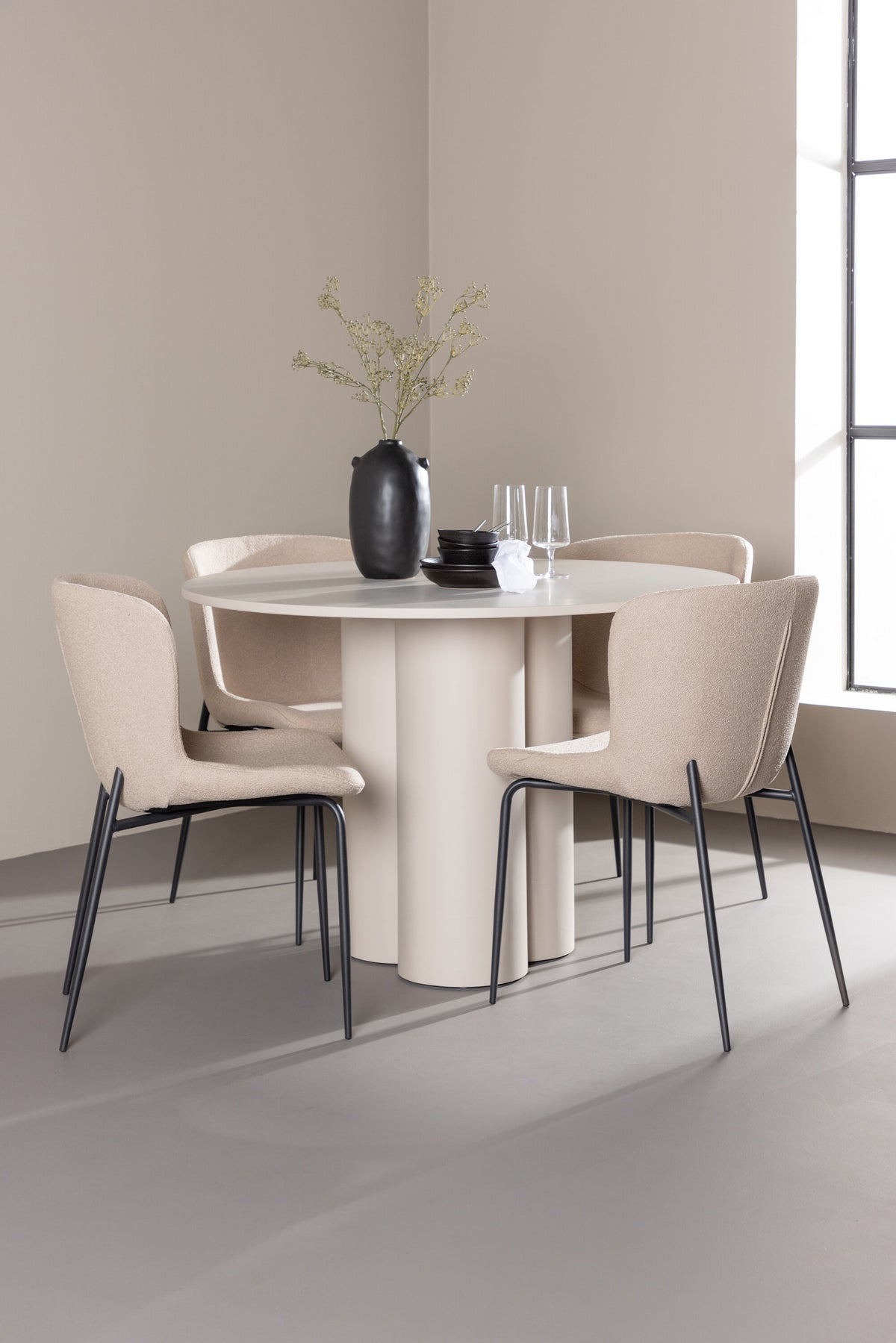 Olivia Matbord med Modesto Stolarna – MDF