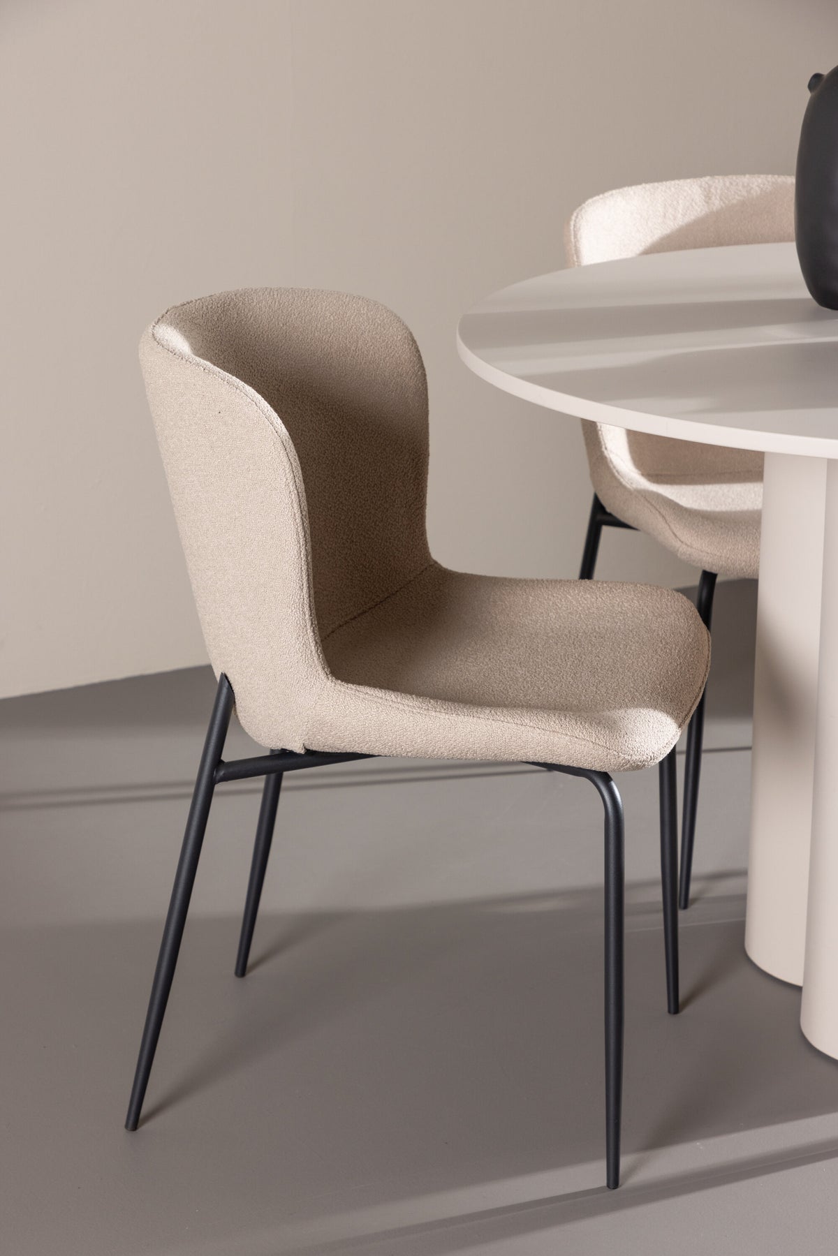Olivia Matbord med Modesto Stolarna – MDF