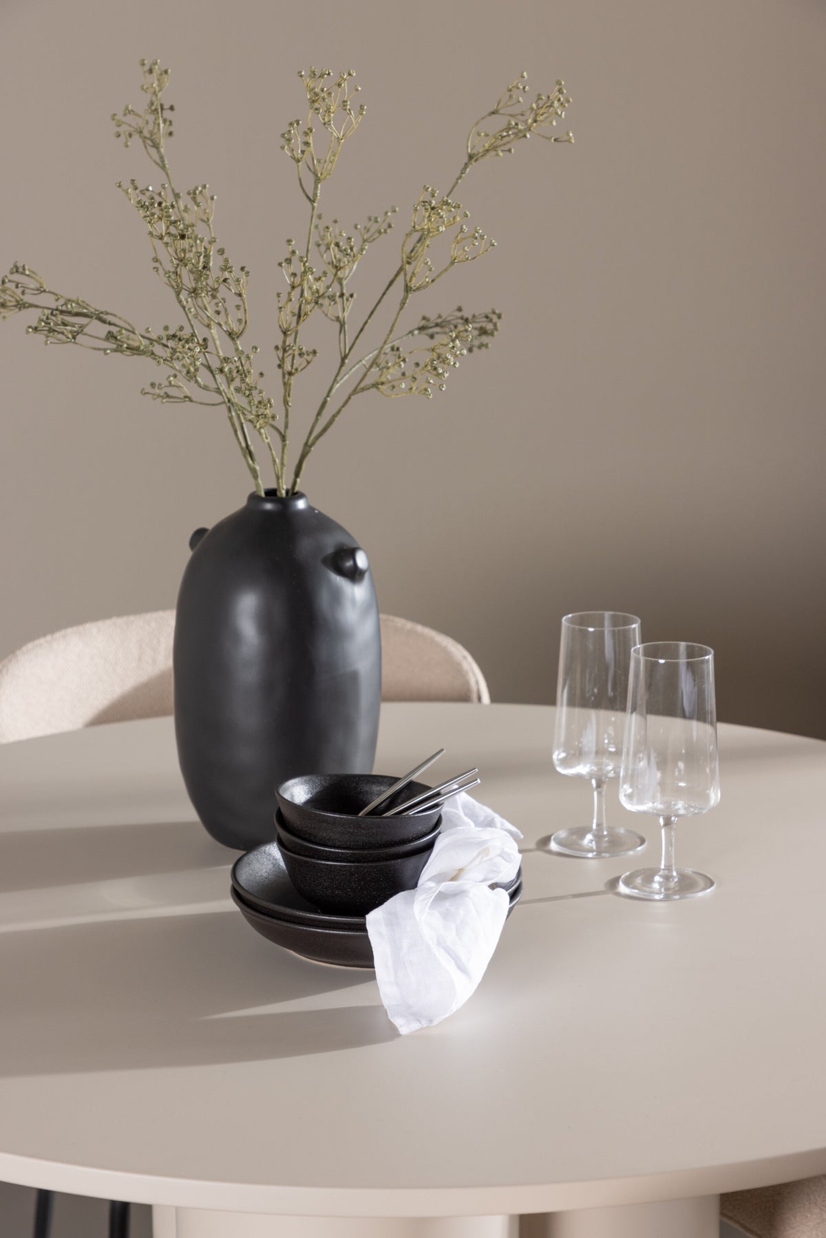 Olivia Matbord med Modesto Stolarna – MDF
