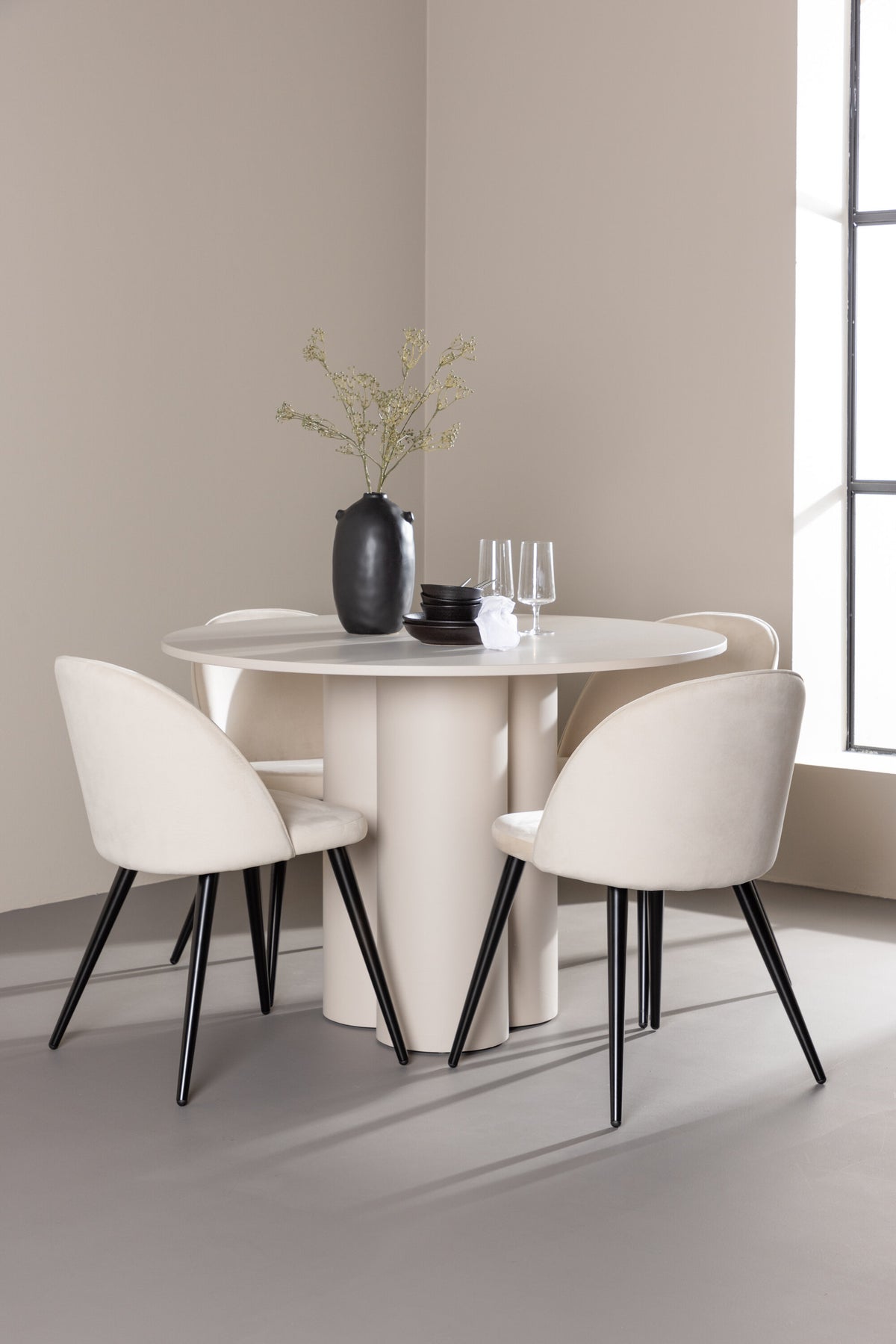Olivia Matbord med Velvet Stolarna – MDF