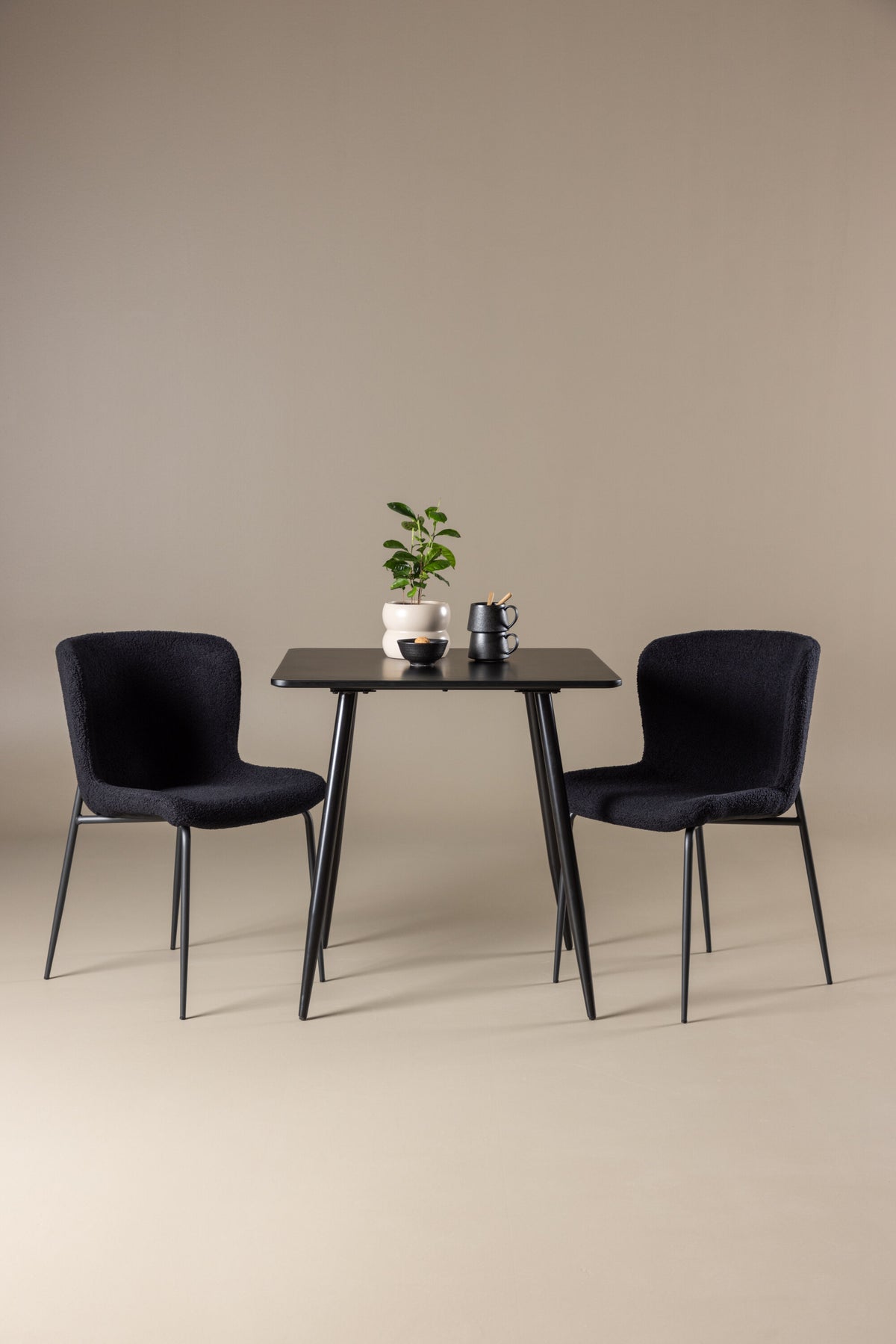 Polar Matbord med Modesto Stolarna – MDF