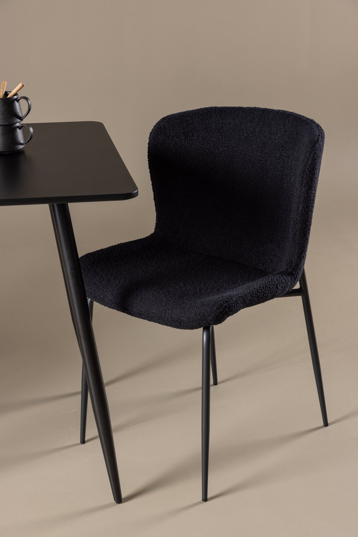 Polar Matbord med Modesto Stolarna – MDF