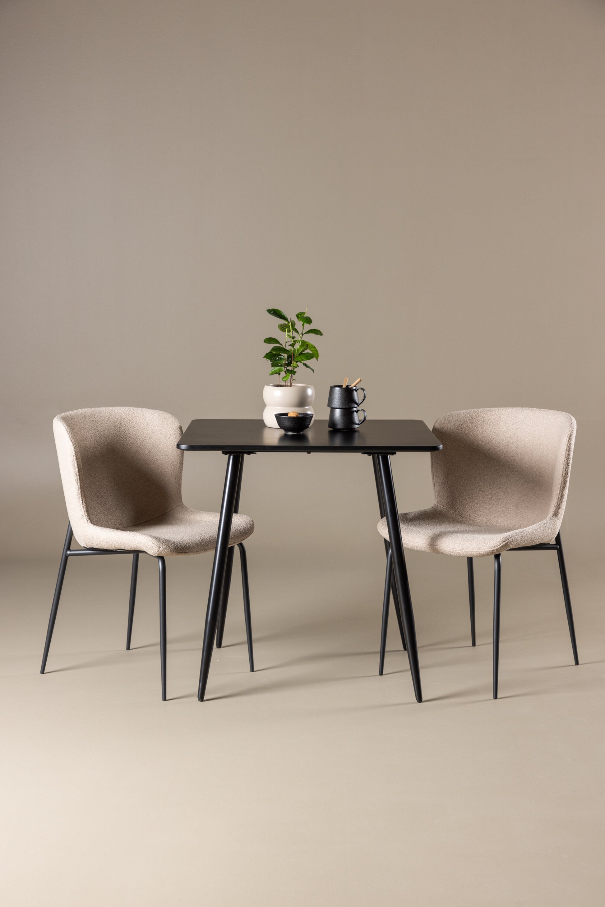 Polar Matbord med Modesto Stolarna – MDF