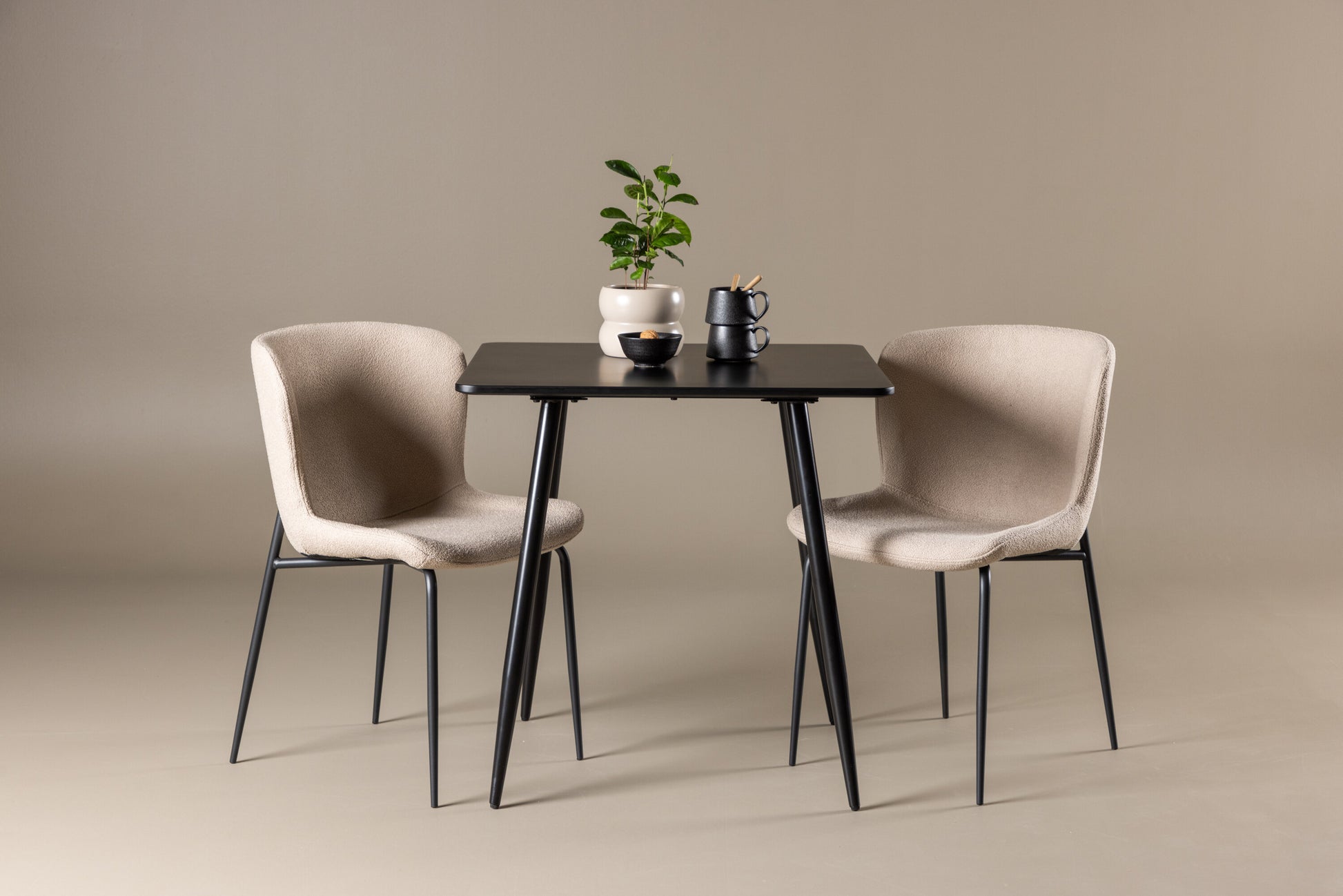 Polar Matbord med Modesto Stolarna – MDF
