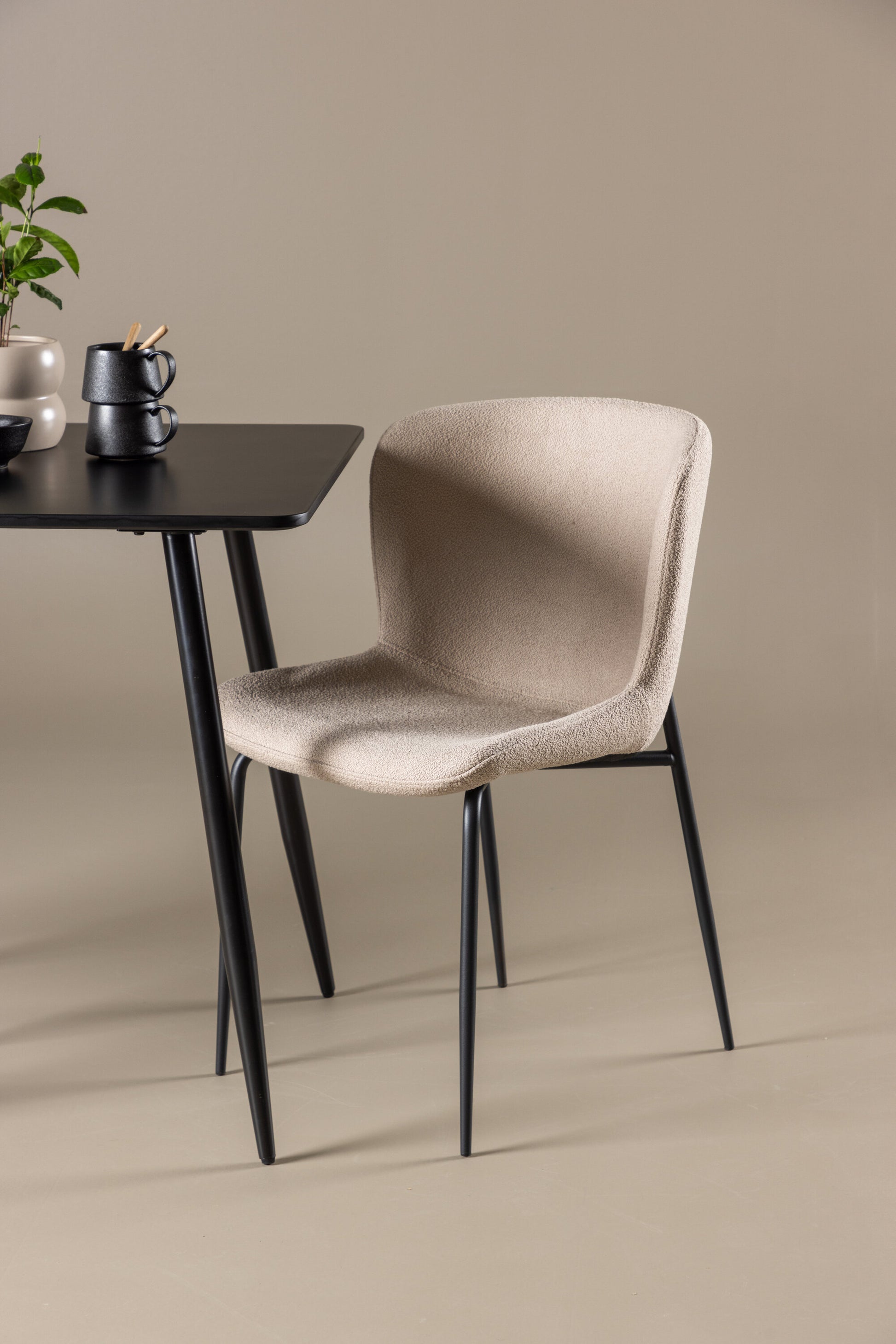Polar Matbord med Modesto Stolarna – MDF