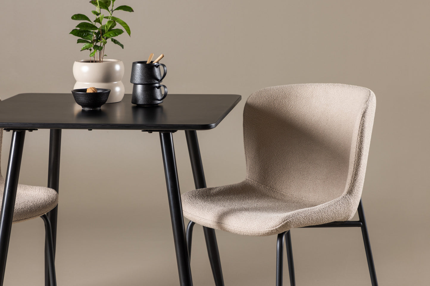 Polar Matbord med Modesto Stolarna – MDF