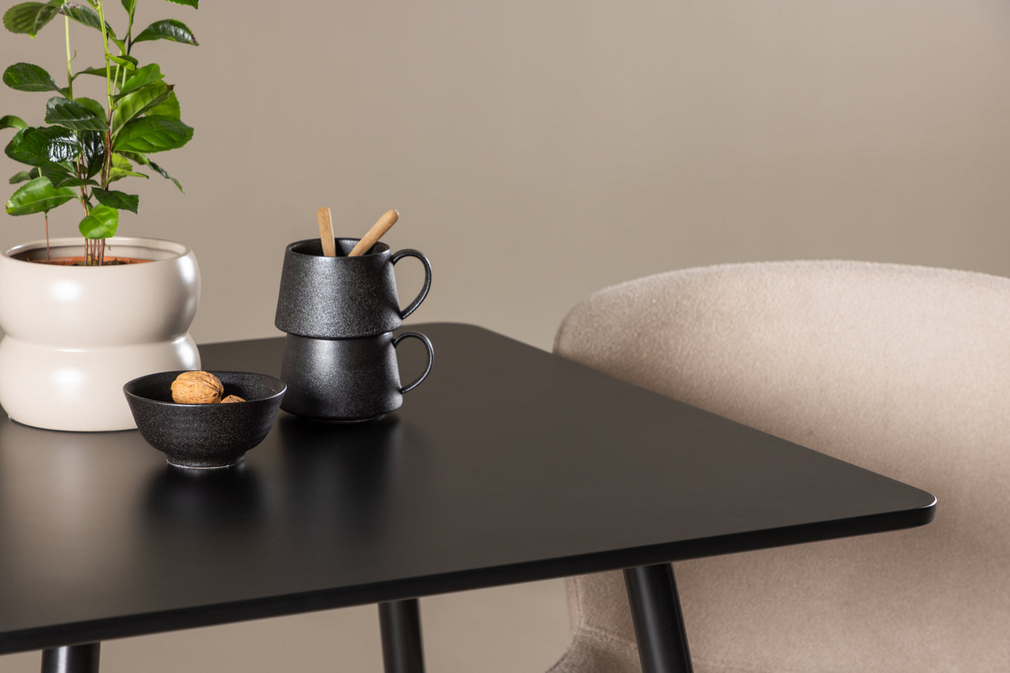 Polar Matbord med Modesto Stolarna – MDF
