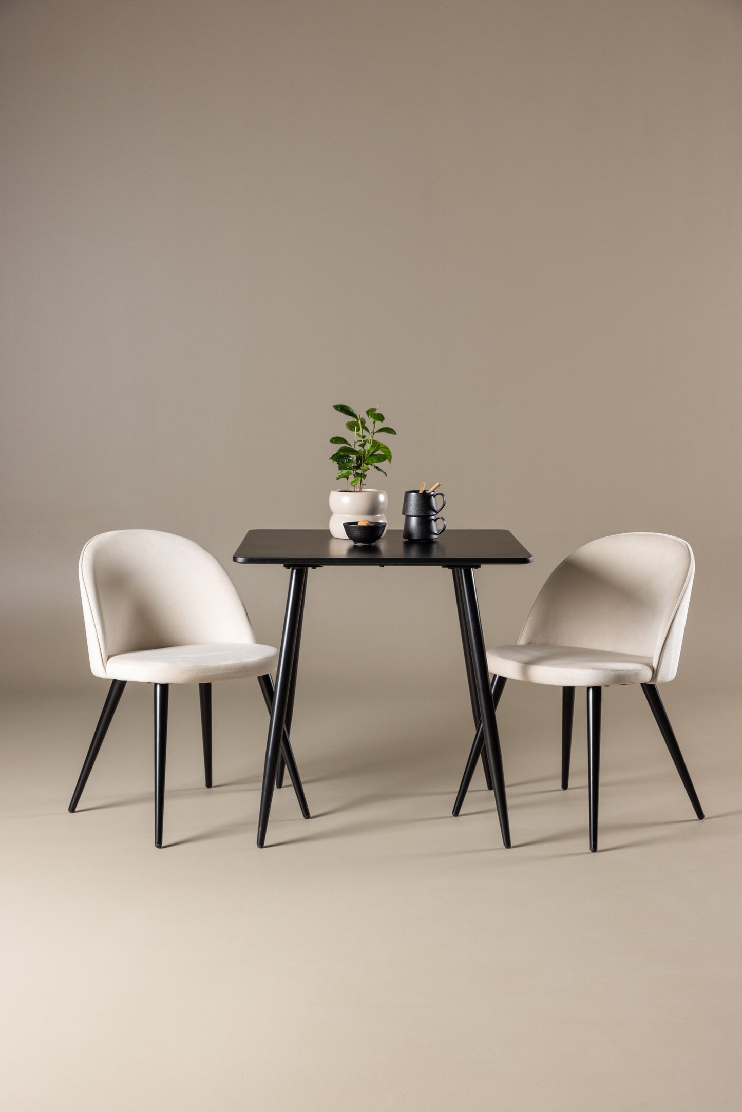 Polar Matbord med Velvet Stolarna – MDF