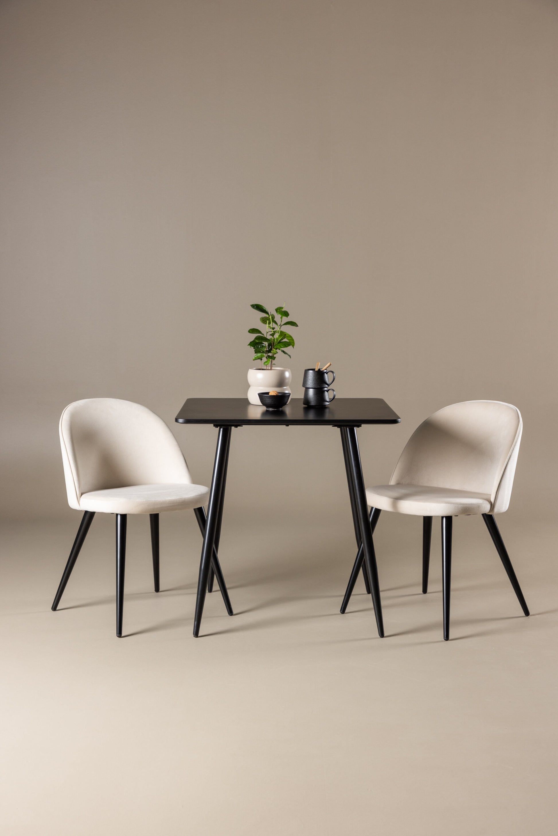 Polar Matbord med Velvet Stolarna – MDF
