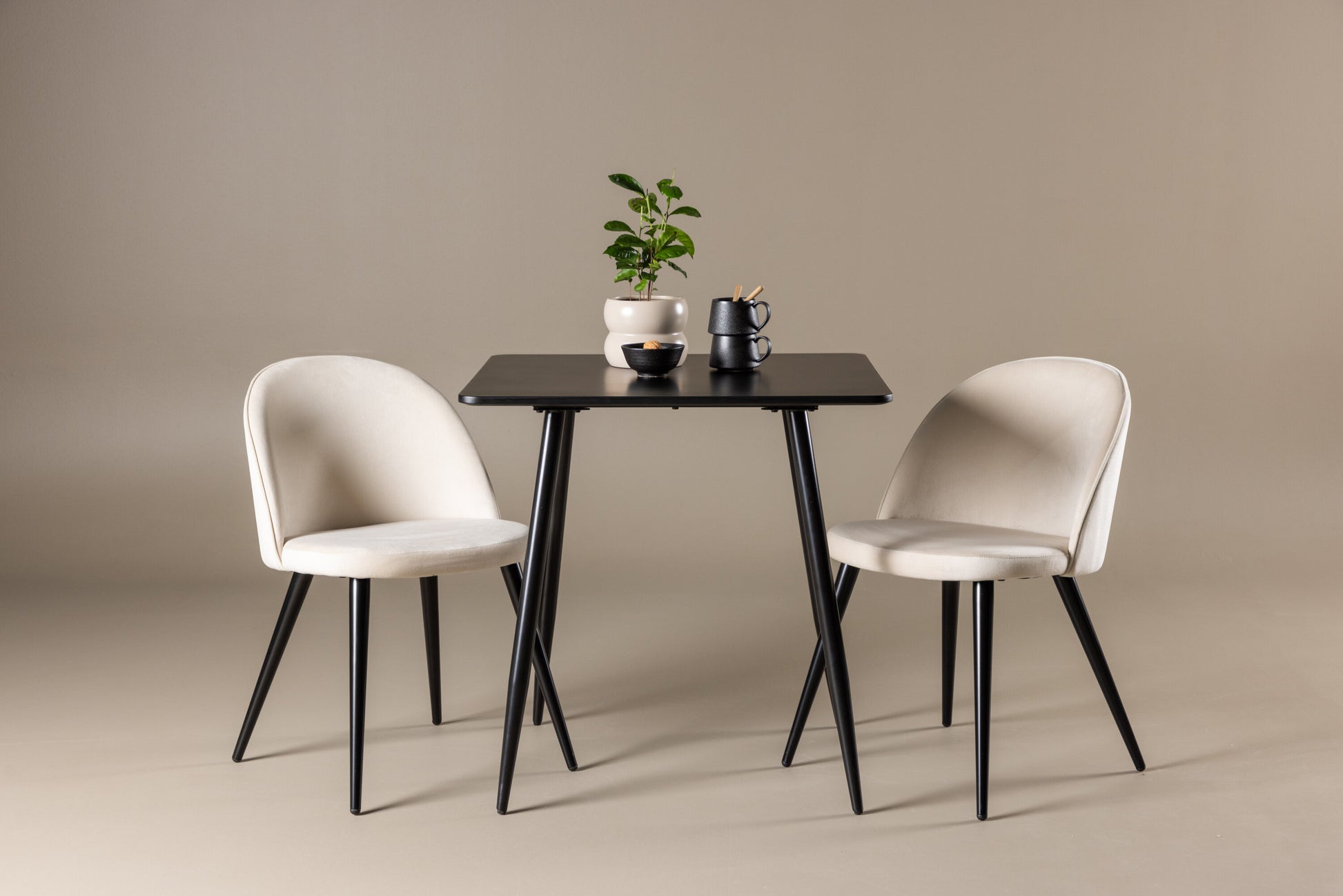 Polar Matbord med Velvet Stolarna – MDF