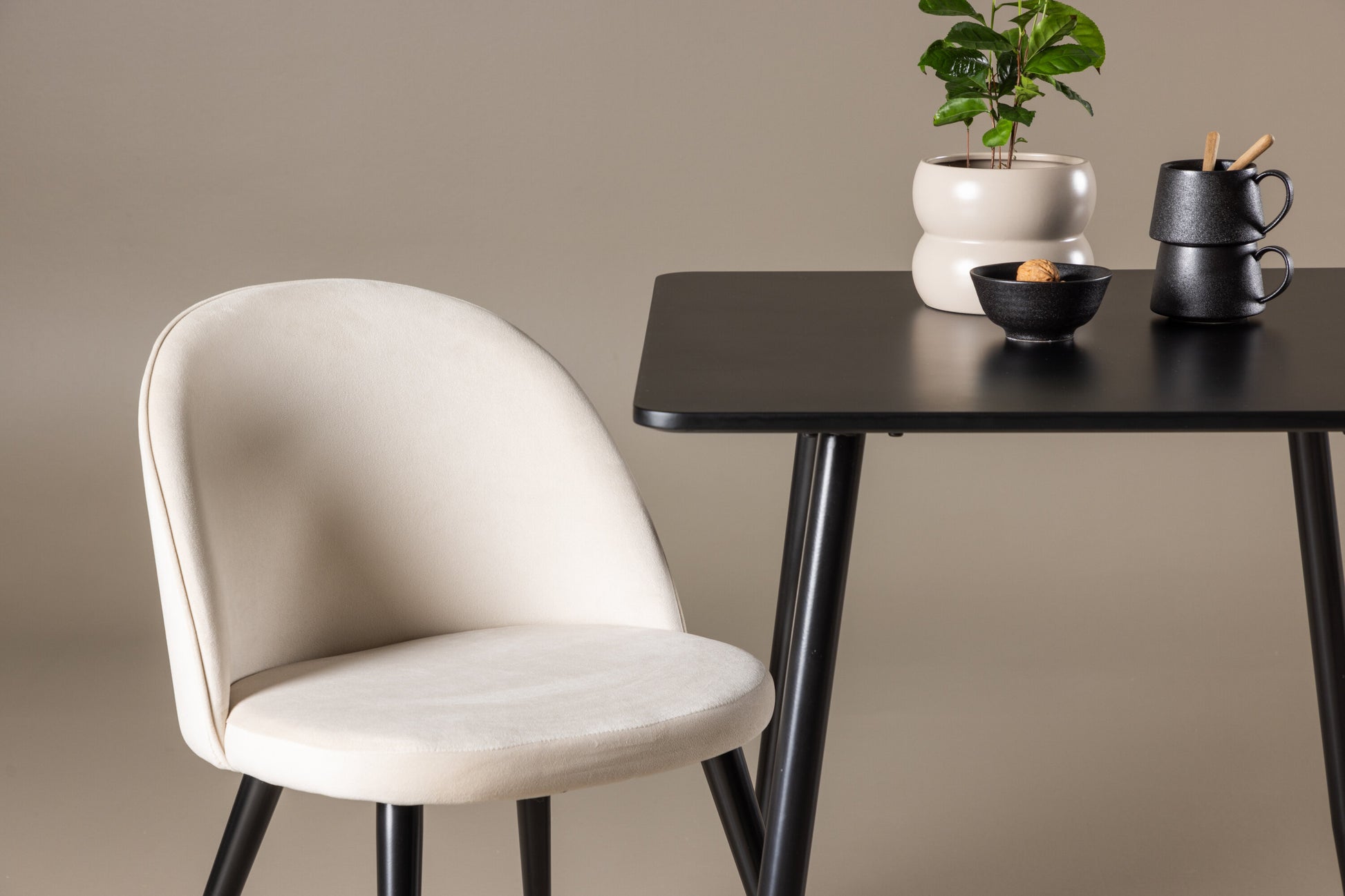 Polar Matbord med Velvet Stolarna – MDF