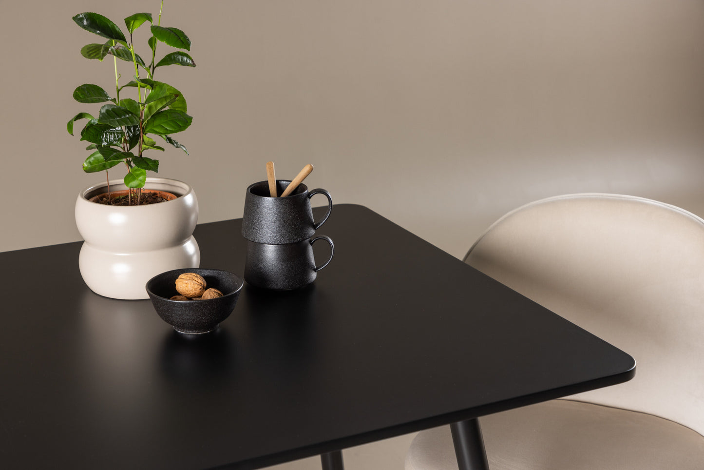 Polar Matbord med Velvet Stolarna – MDF