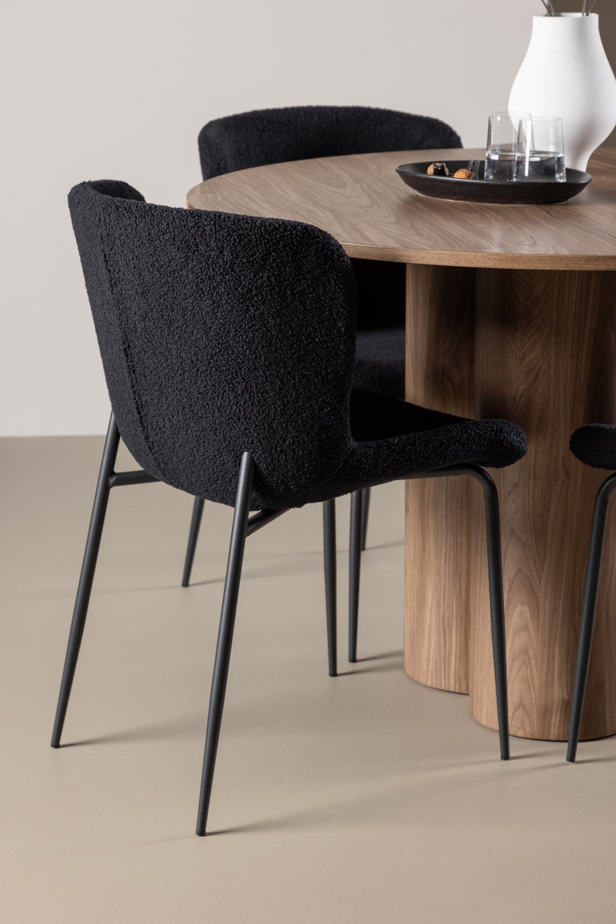 Olivia Matbord med Modesto Stolarna – MDF