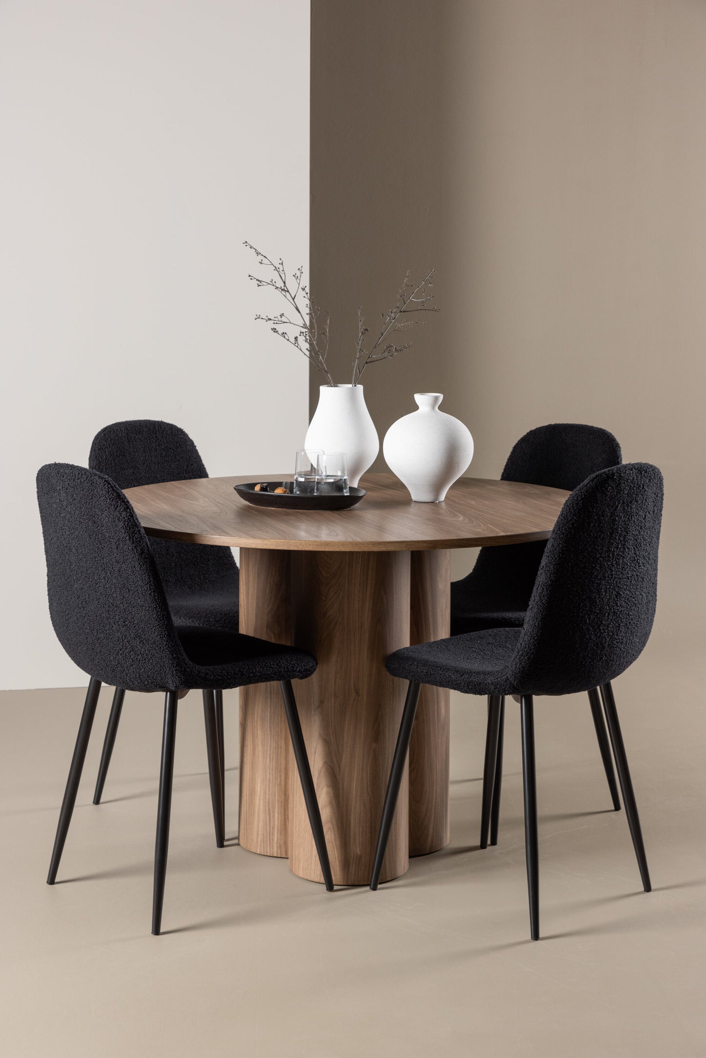 Olivia Matbord med Polar Stolarna – MDF