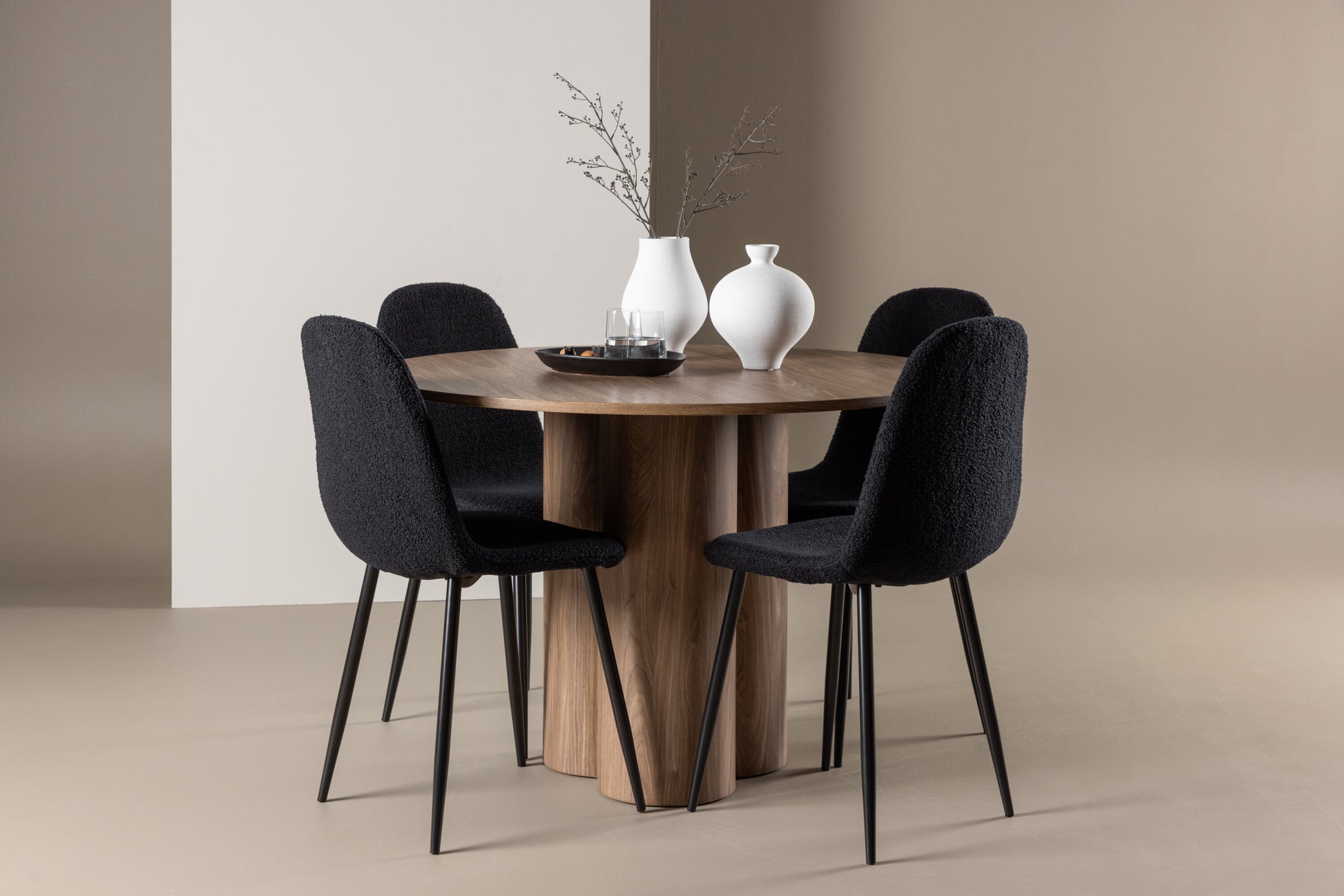 Olivia Matbord med Polar Stolarna – MDF