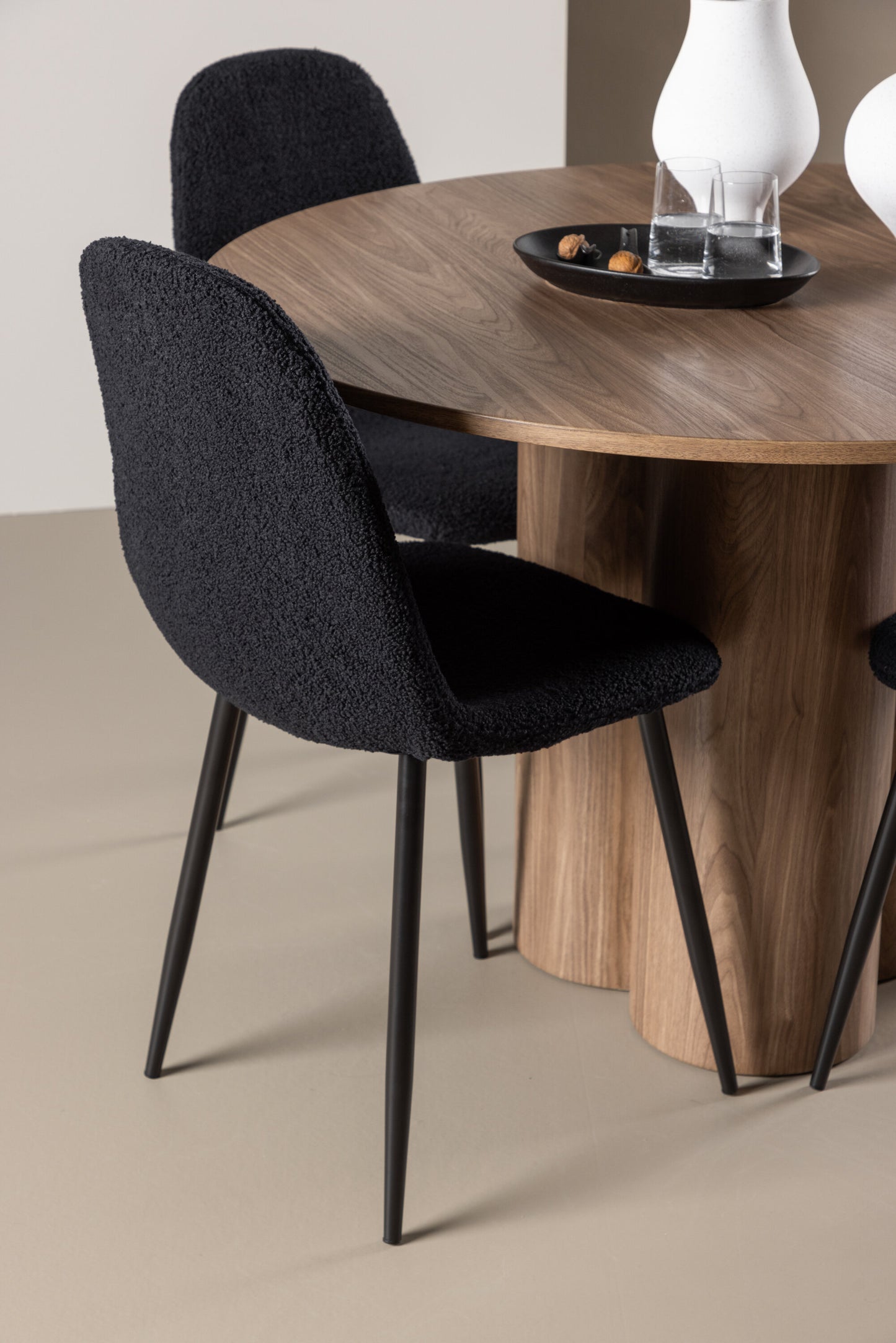 Olivia Matbord med Polar Stolarna – MDF