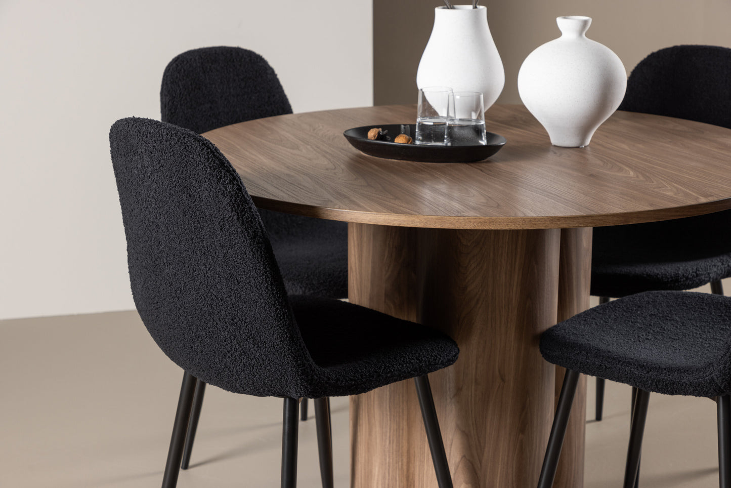 Olivia Matbord med Polar Stolarna – MDF