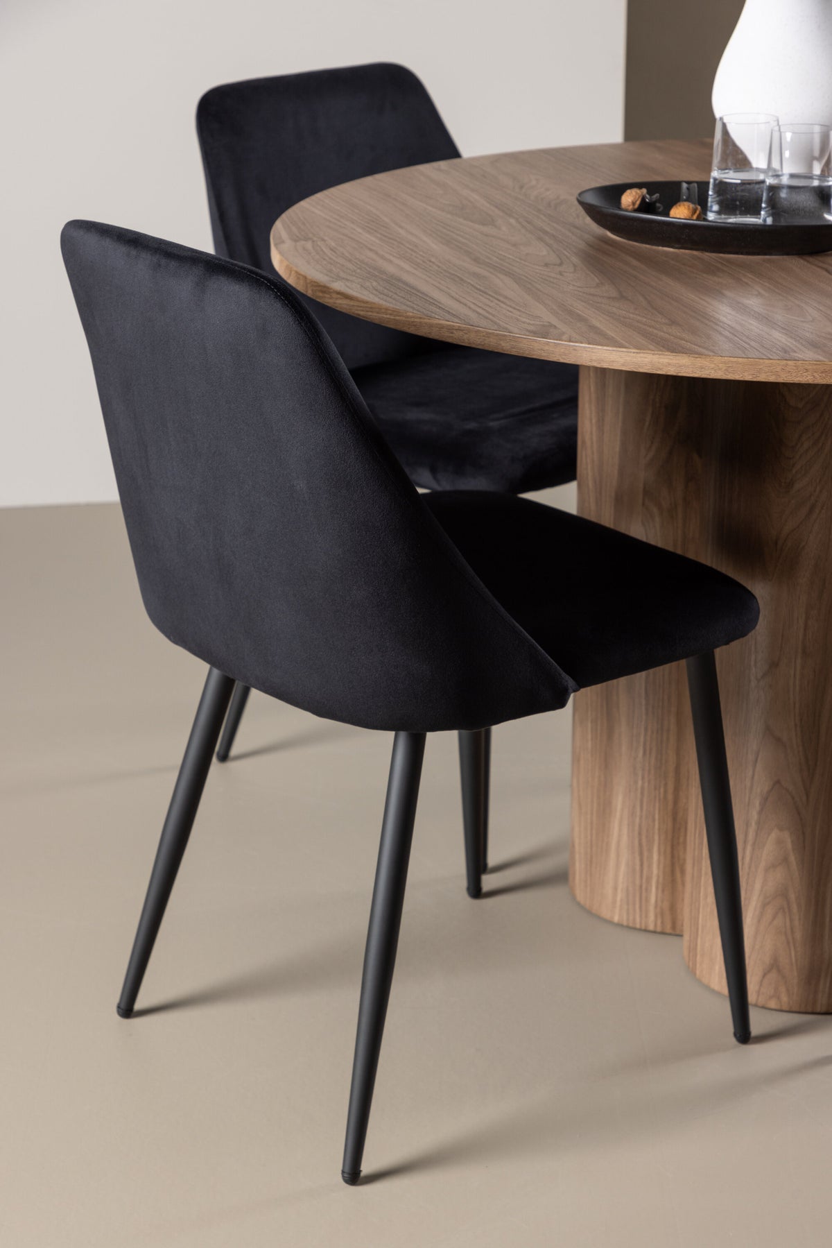 Olivia Matbord med Night Stolarna – MDF