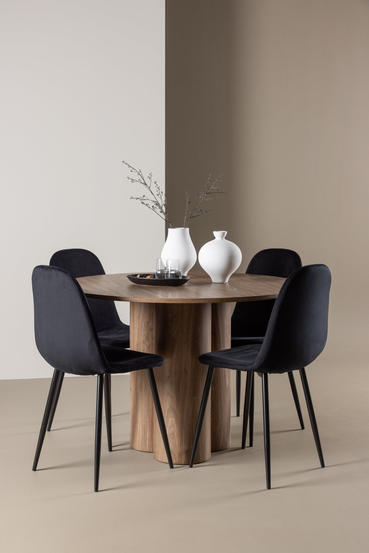 Olivia Matbord med Polar Stolarna – MDF