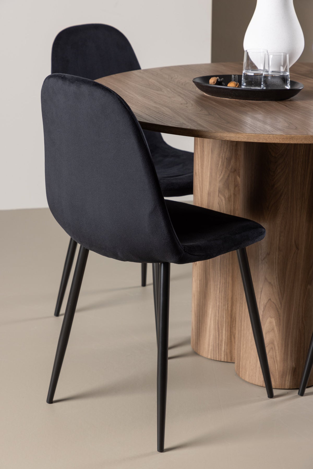 Olivia Matbord med Polar Stolarna – MDF