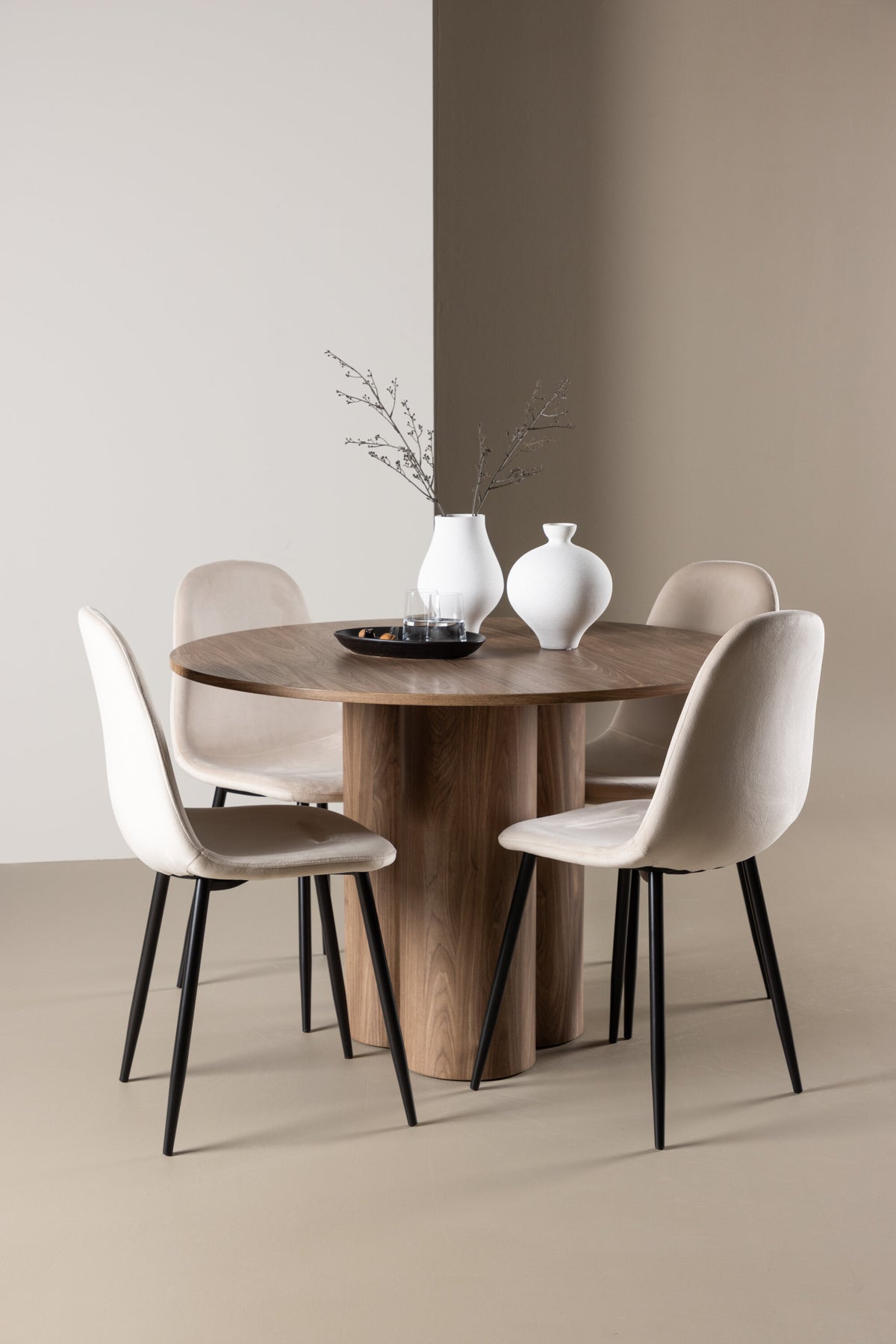 Olivia Matbord med Polar Stolarna – MDF