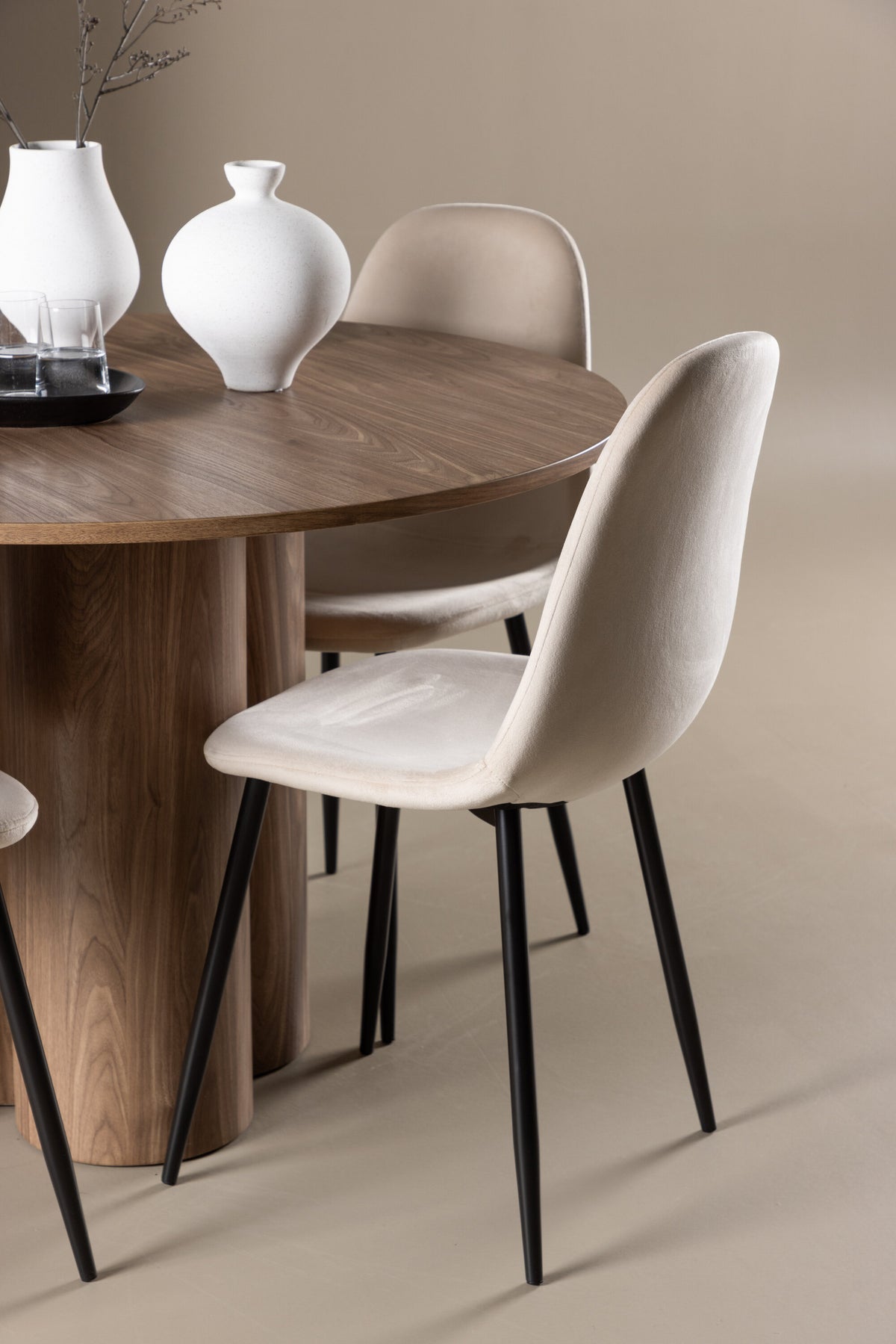 Olivia Matbord med Polar Stolarna – MDF
