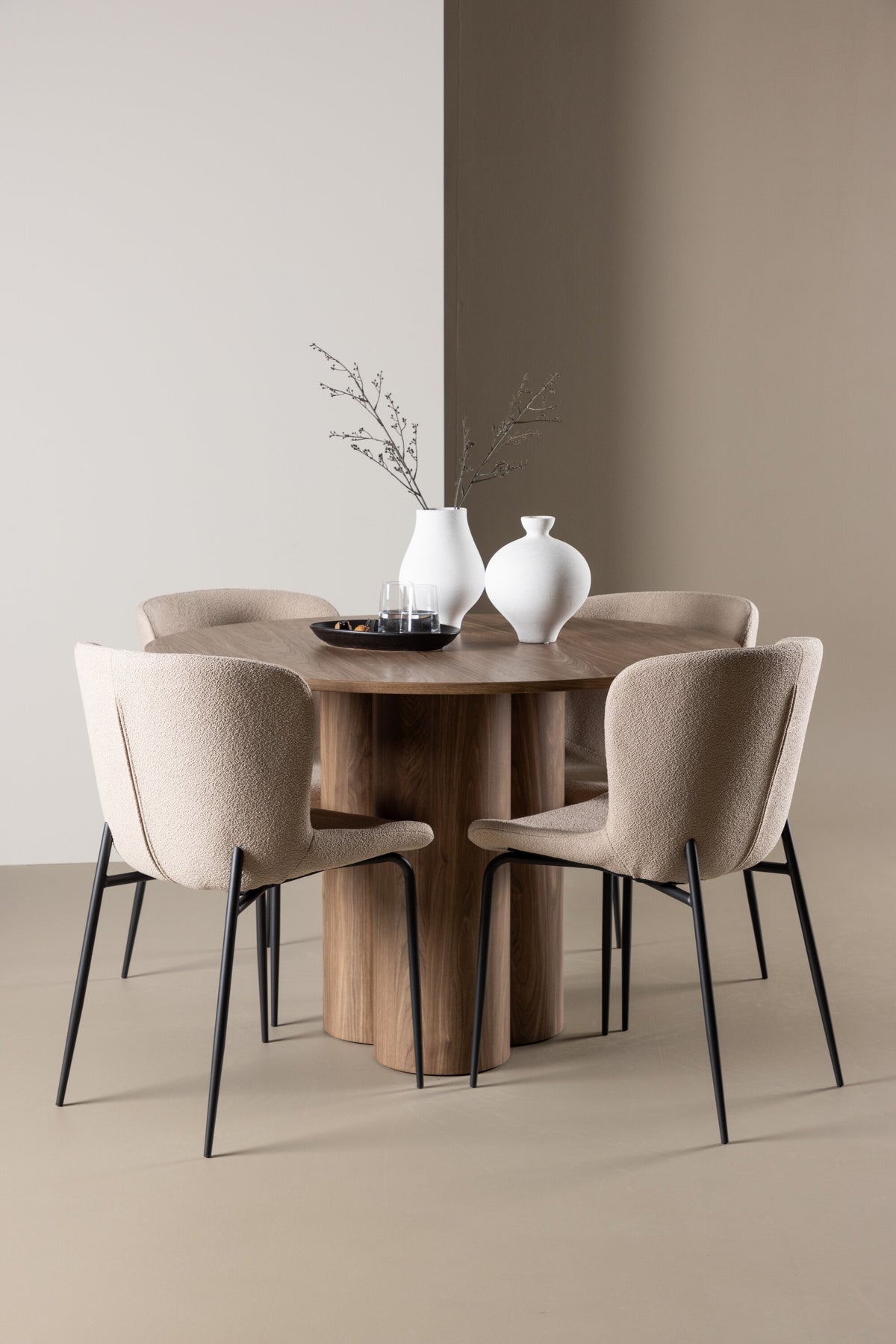 Olivia Matbord med Modesto Stolarna – MDF