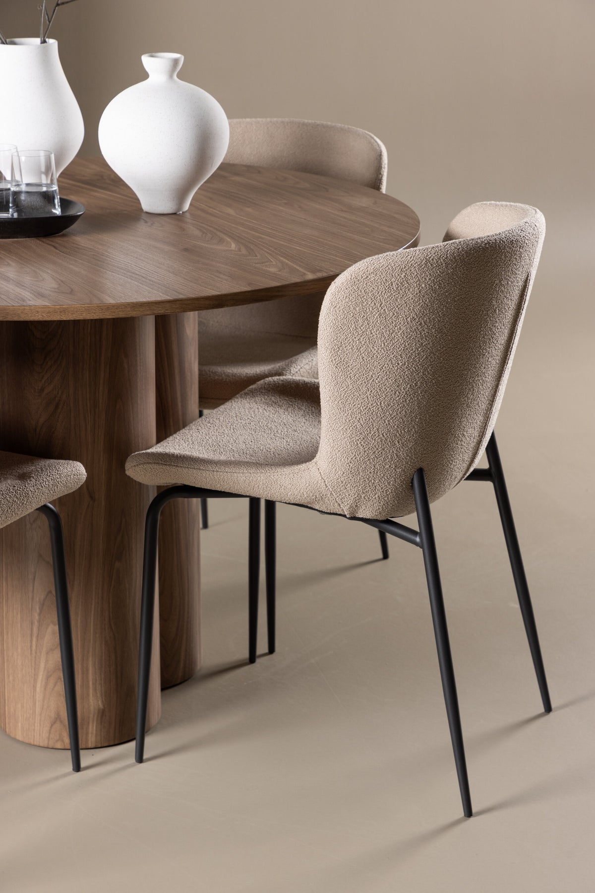Olivia Matbord med Modesto Stolarna – MDF