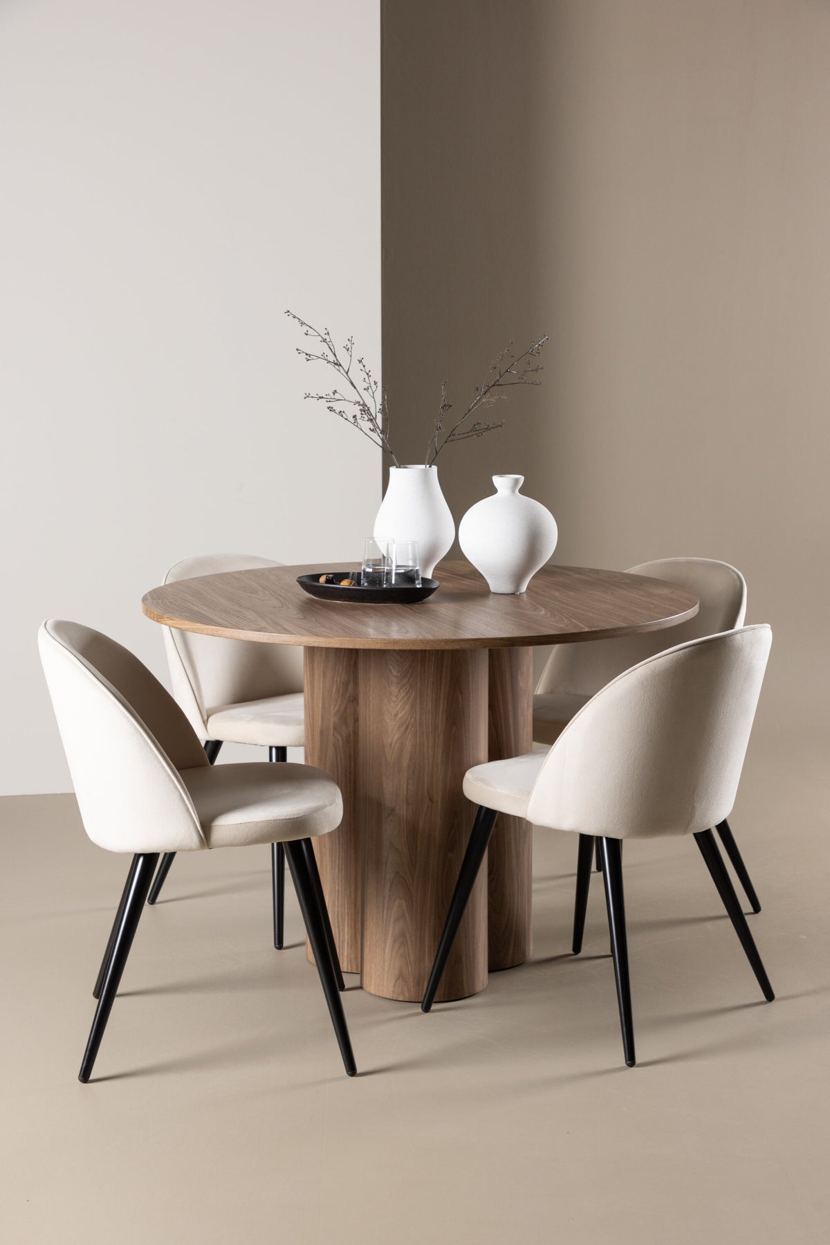 Olivia Matbord med Velvet Stolarna – MDF