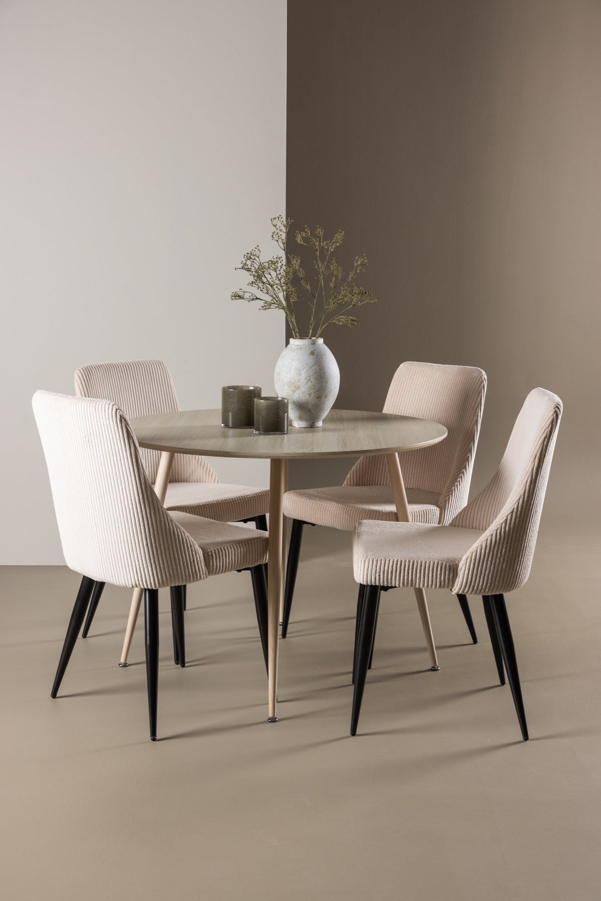 Plaza Matbord med Leone Stolarna – MDF
