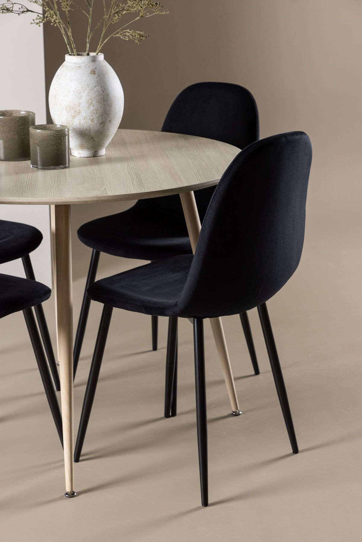 Plaza Matbord med Polar Stolarna – MDF