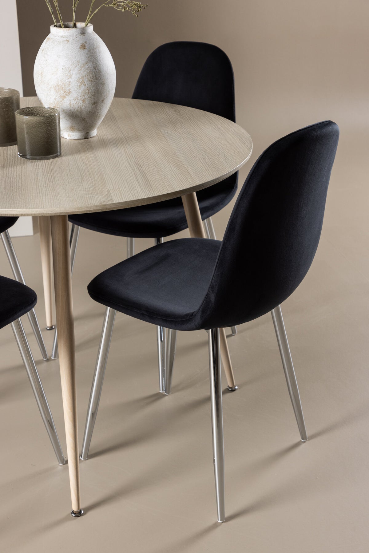 Plaza Matbord med Polar Stolarna – MDF