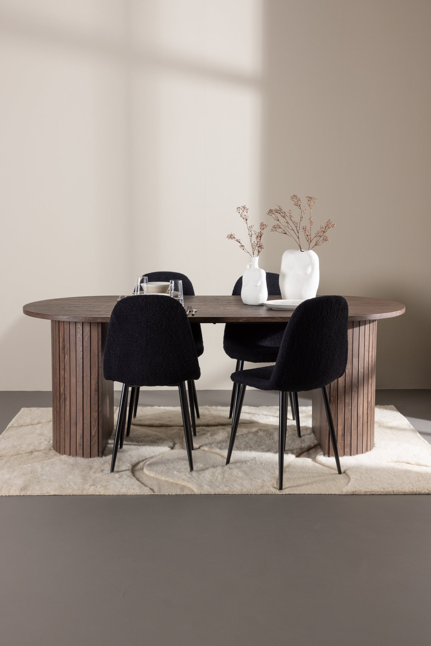 Härön Matbord med Polar Stolarna – MDF