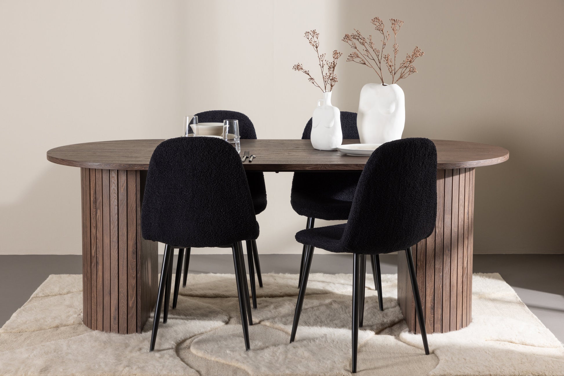 Härön Matbord med Polar Stolarna – MDF