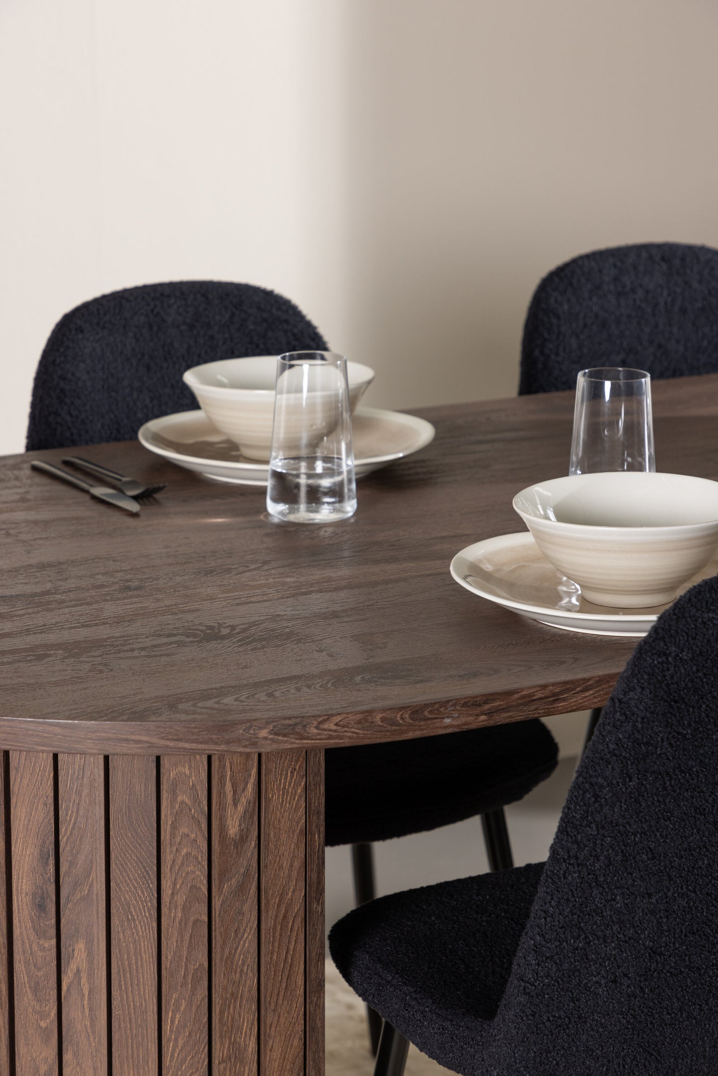 Härön Matbord med Polar Stolarna – MDF