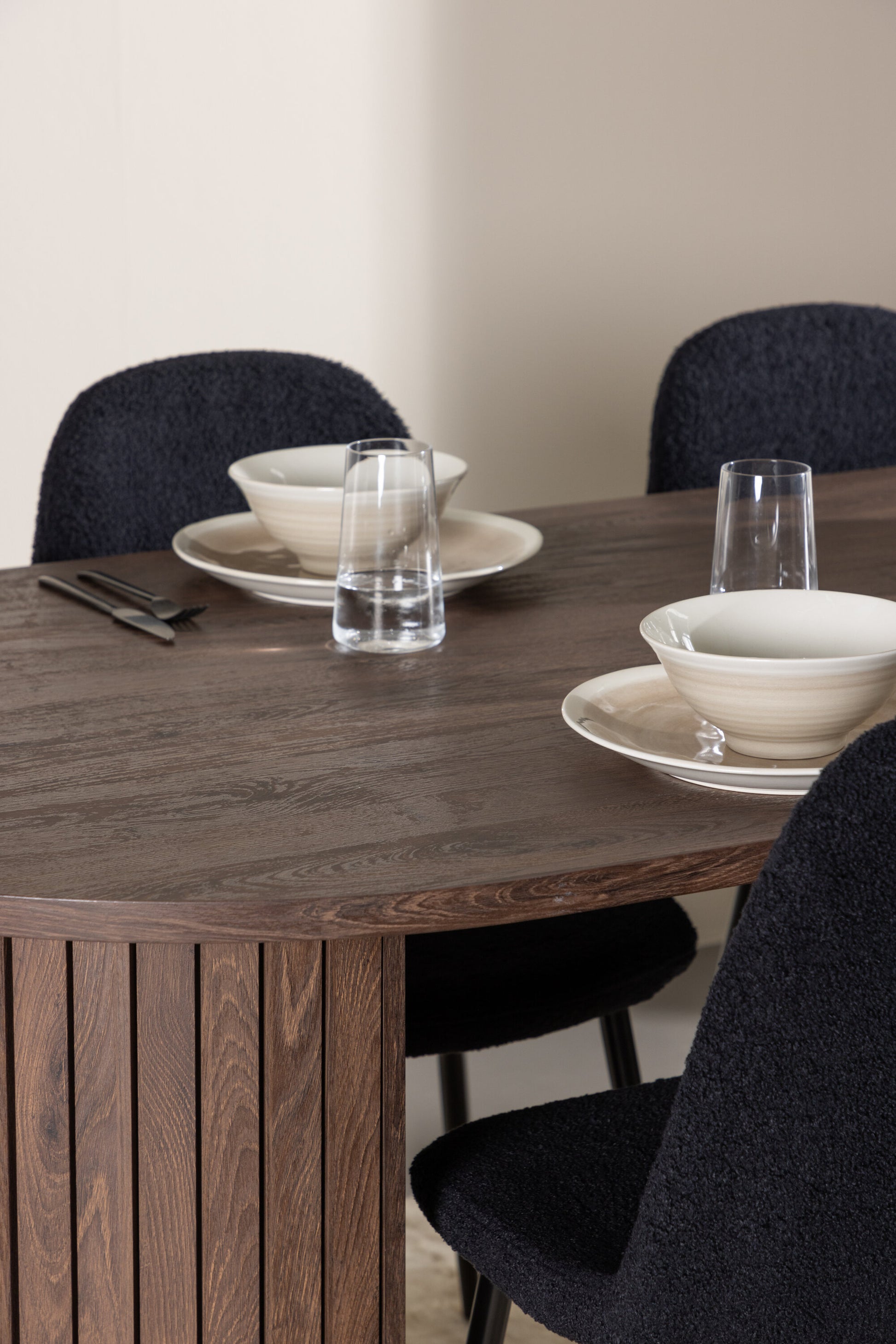 Härön Matbord med Polar Stolarna – MDF
