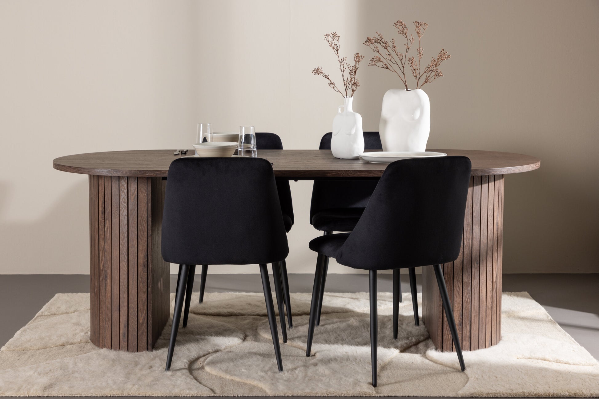 Härön Matbord med Night Stolarna – MDF