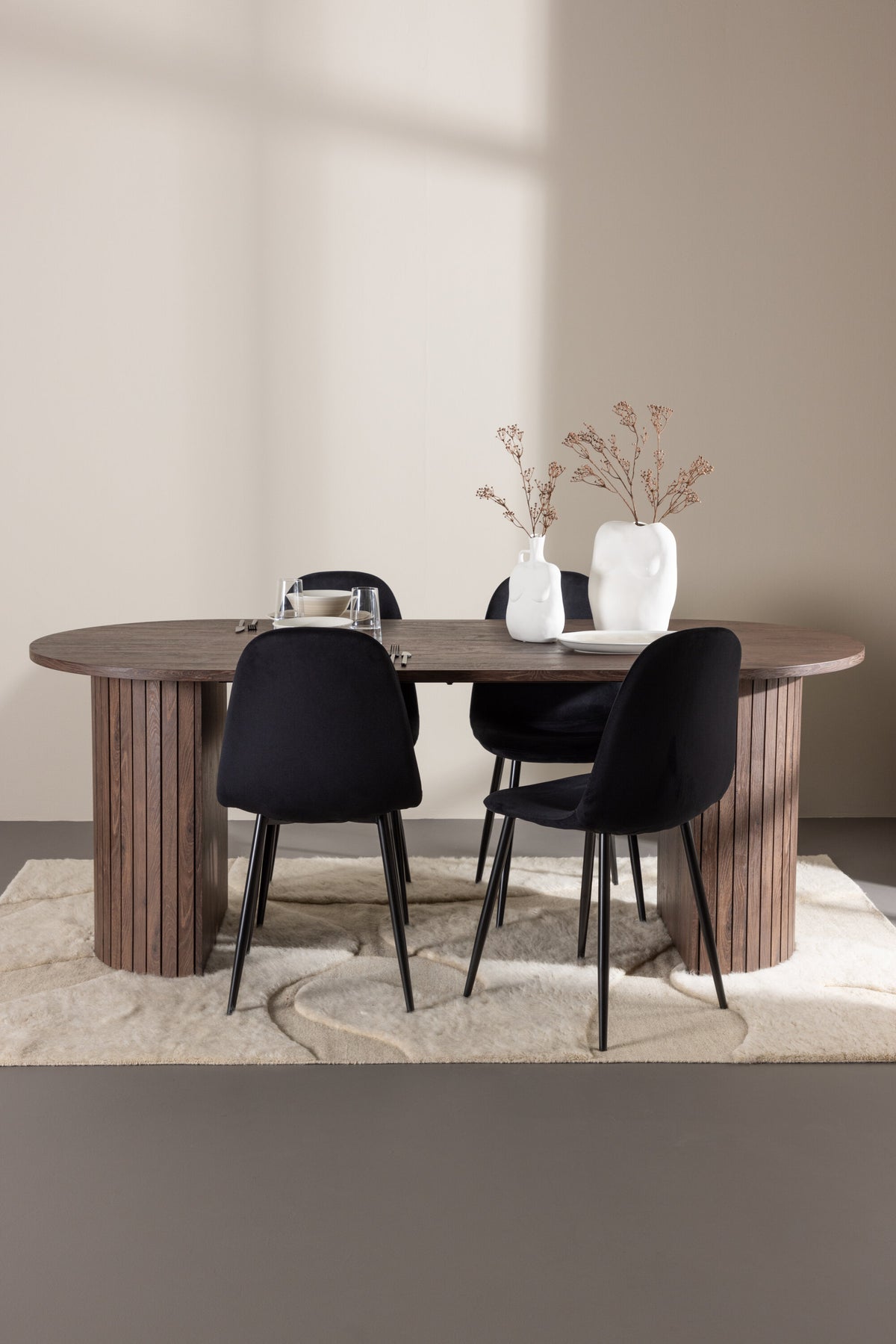 Härön Matbord med Polar Stolarna – MDF