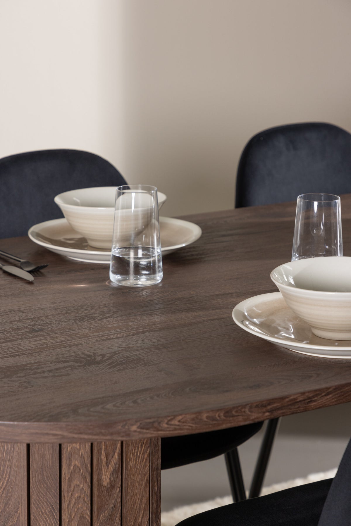 Härön Matbord med Polar Stolarna – MDF