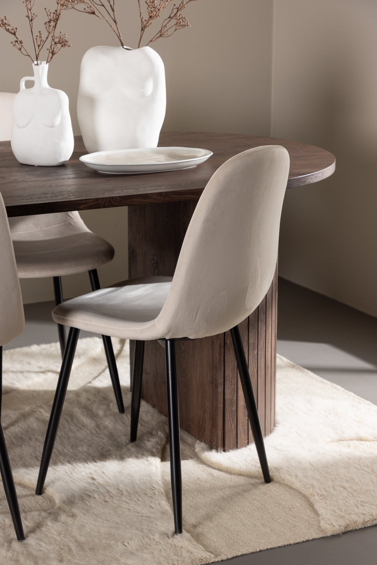 Härön Matbord med Polar Stolarna – MDF