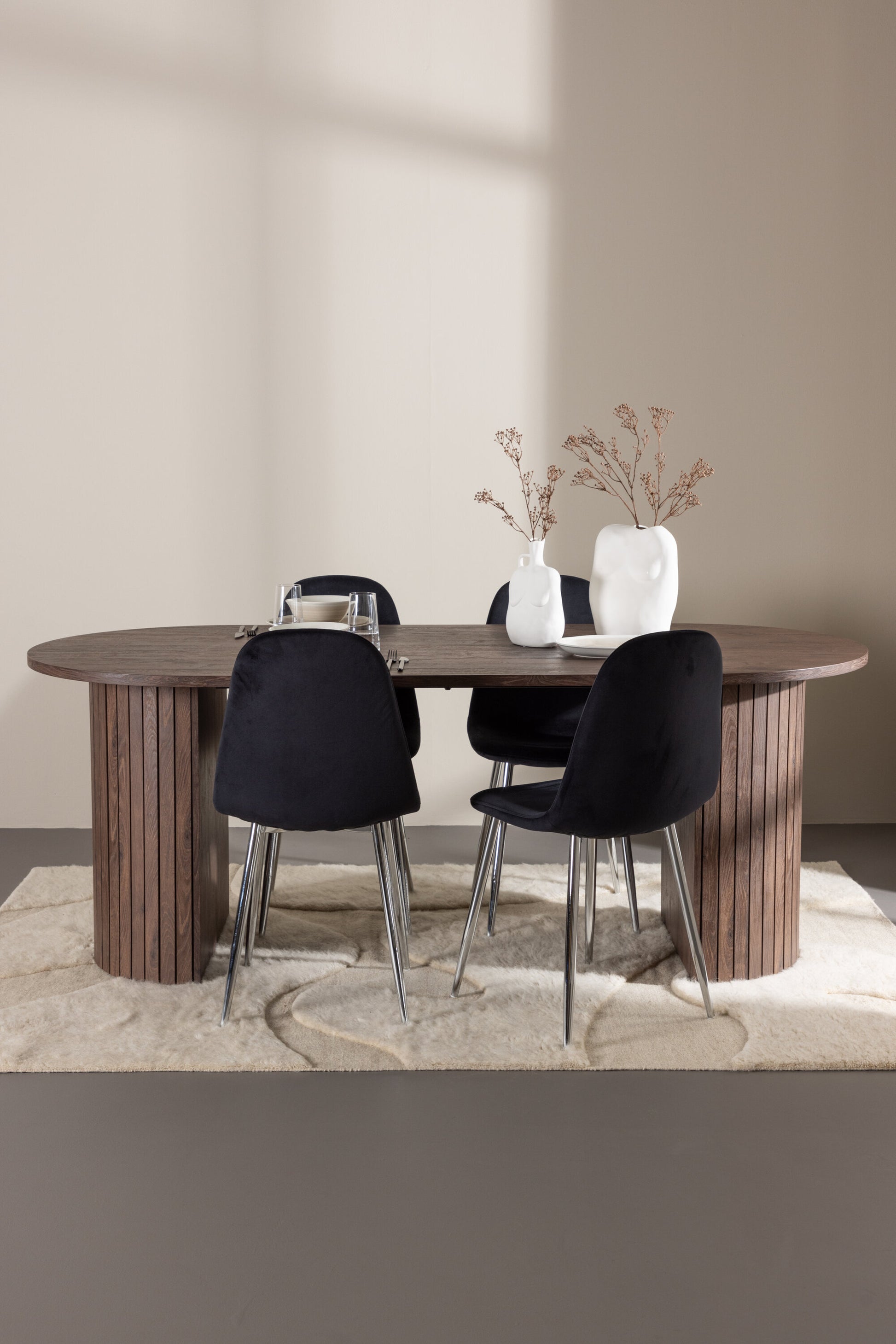 Härön Matbord med Polar Stolarna – MDF