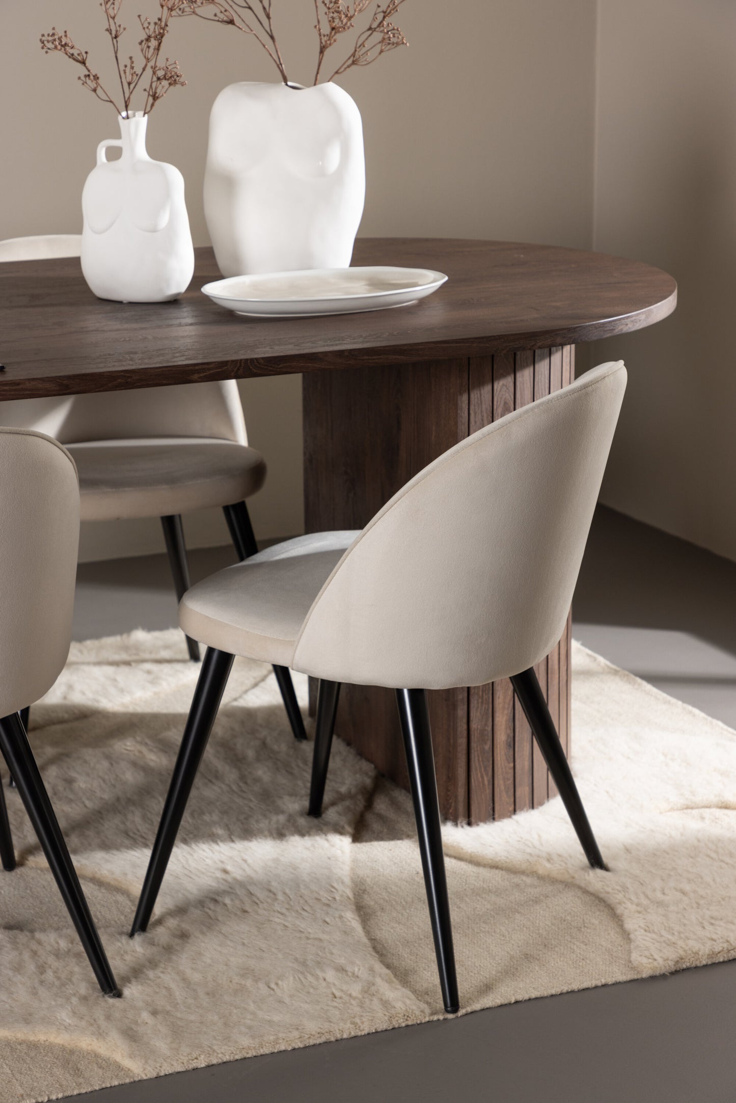 Härön Matbord med Velvet Stolarna