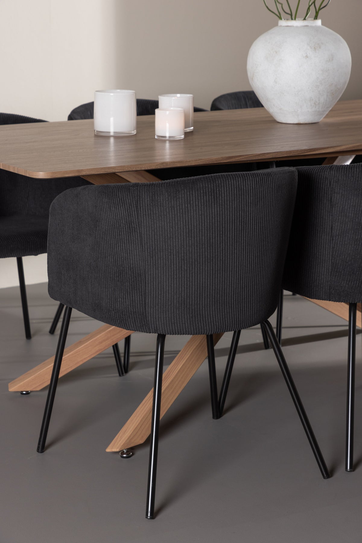 Piazza Matbord med Berit Stolarna – MDF