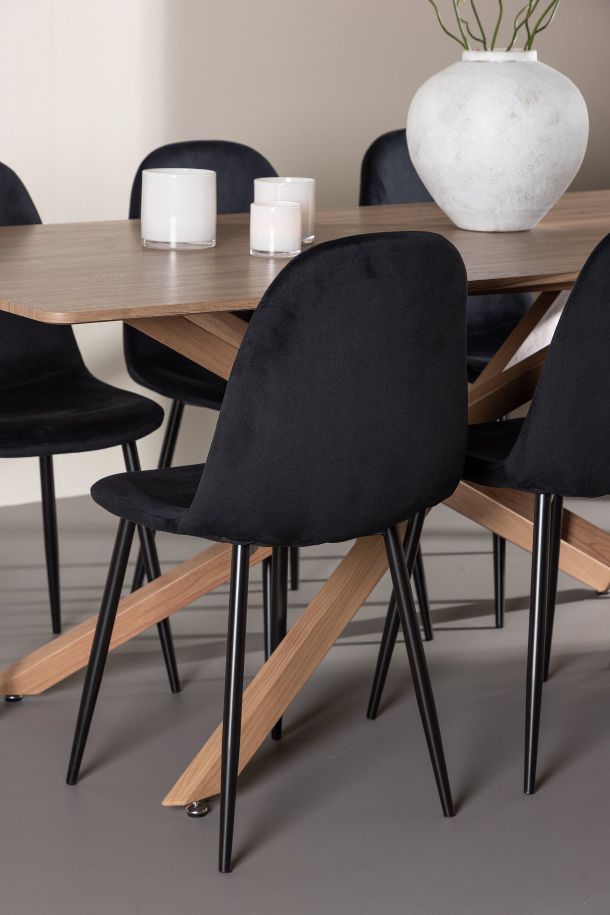 Piazza Matbord med Polar Stolarna – MDF