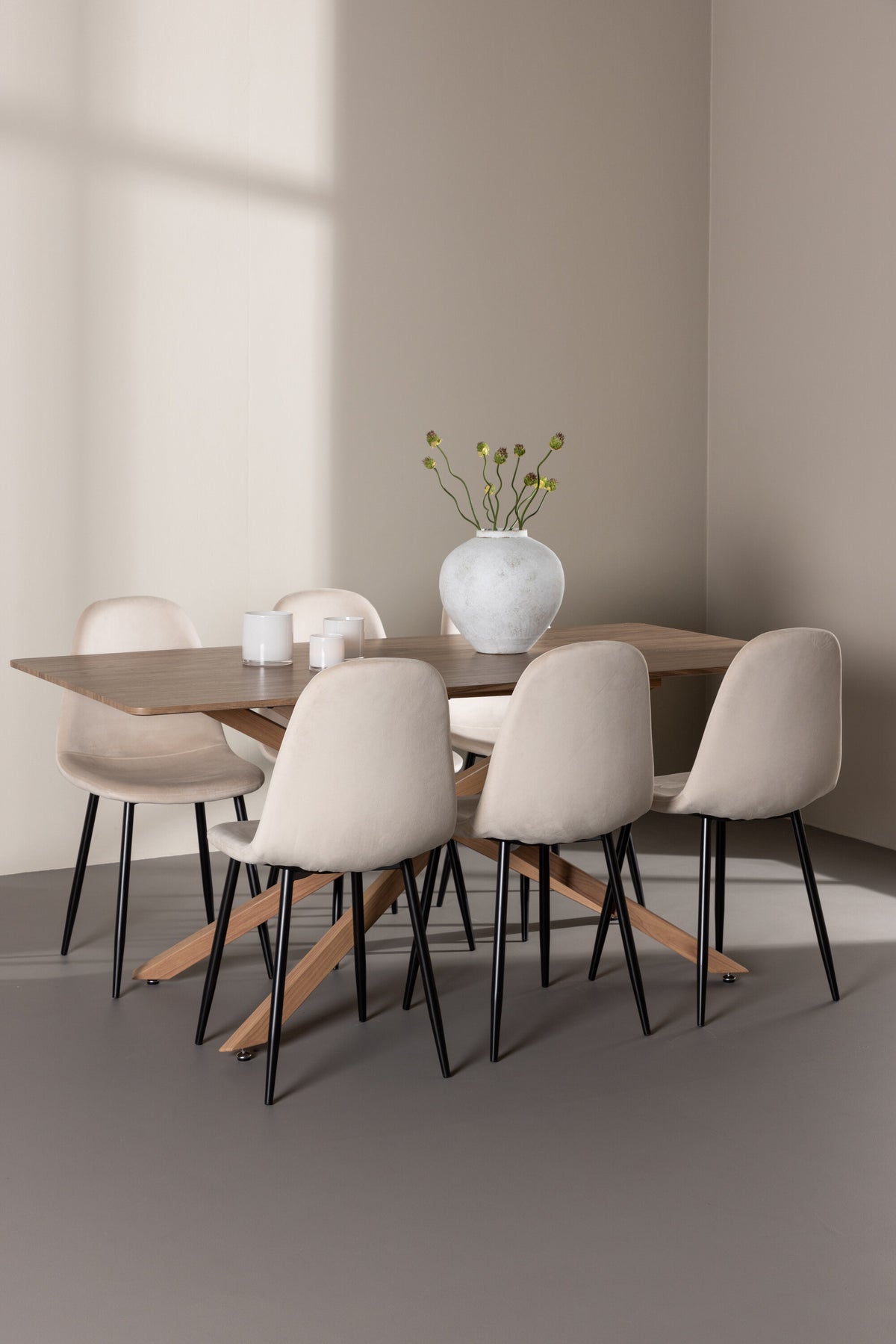 Piazza Matbord med Polar Stolarna – MDF