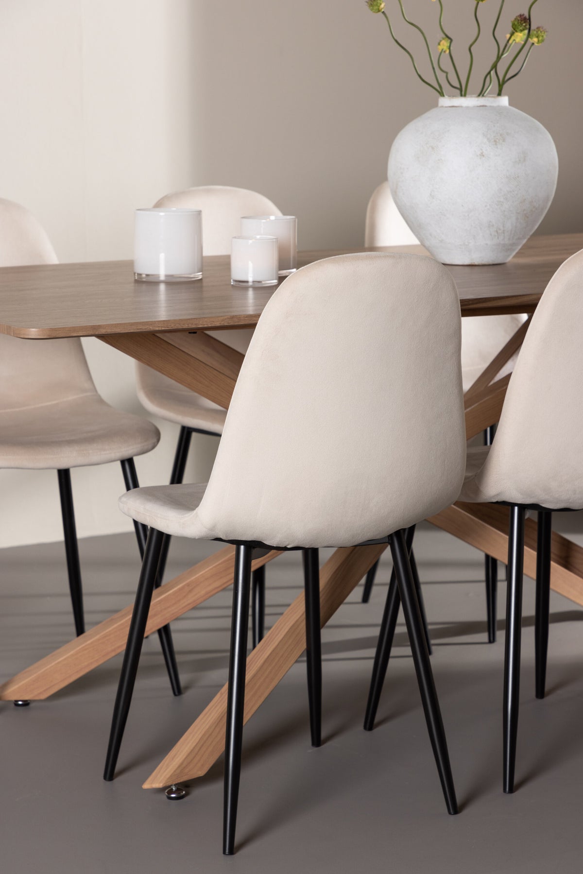 Piazza Matbord med Polar Stolarna – MDF