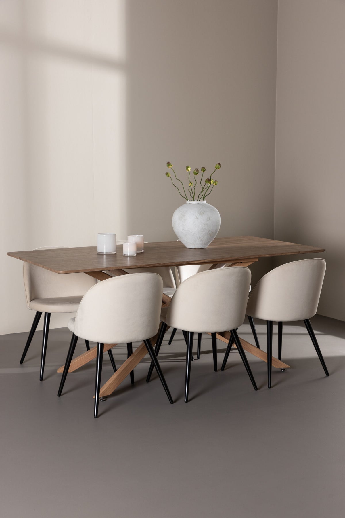Piazza Matbord med Velvet Stolarna – MDF