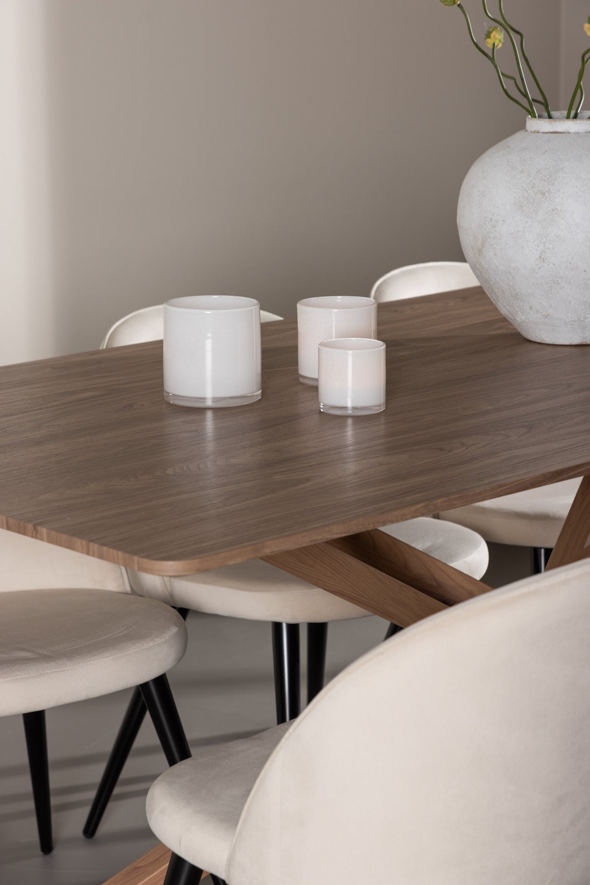 Piazza Matbord med Velvet Stolarna – MDF