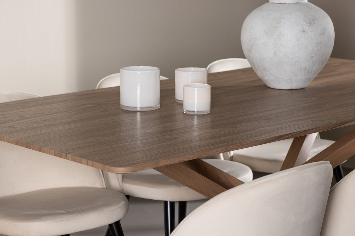 Piazza Matbord med Velvet Stolarna – MDF