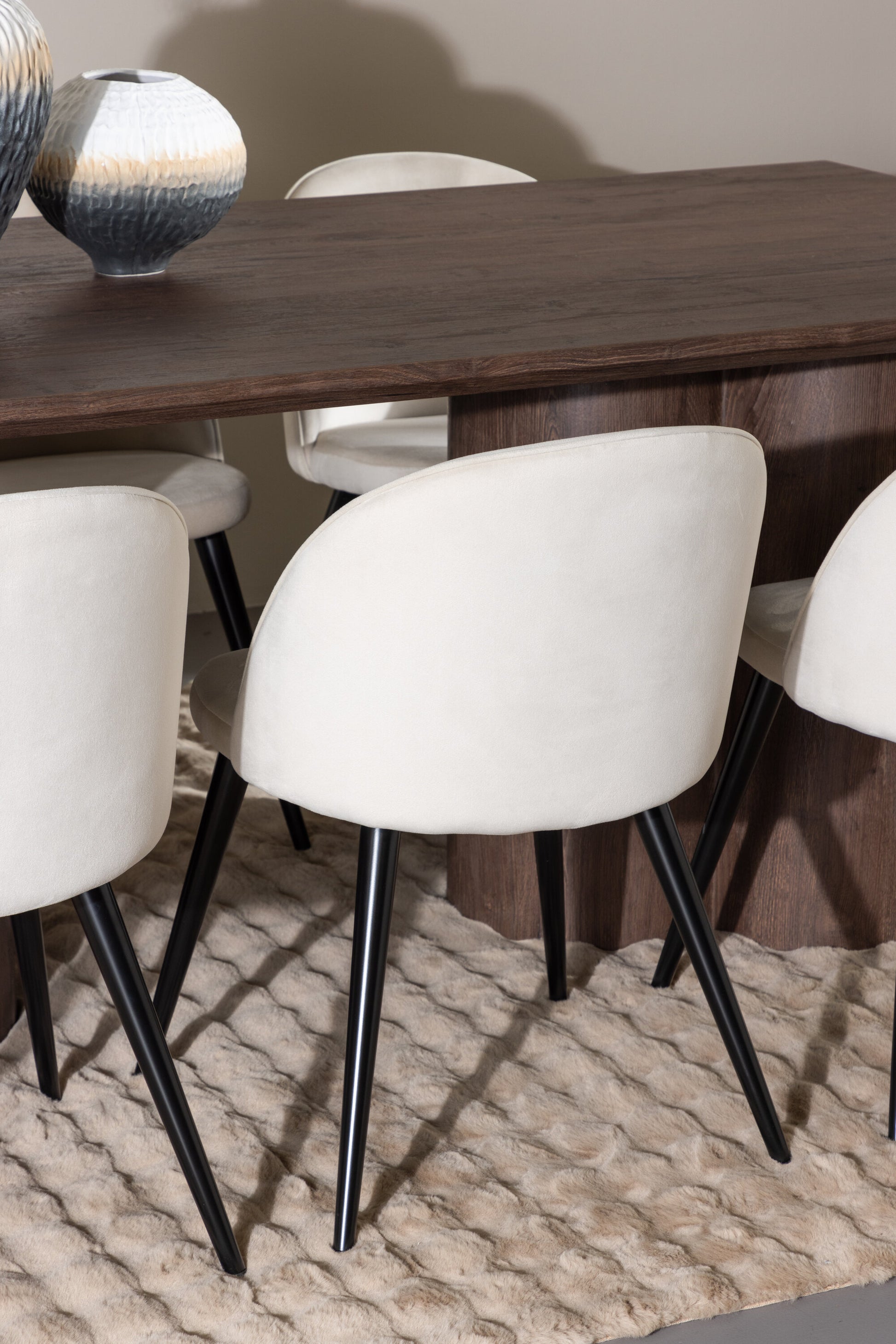 Olivia Matbord med Velvet Stolarna – MDF